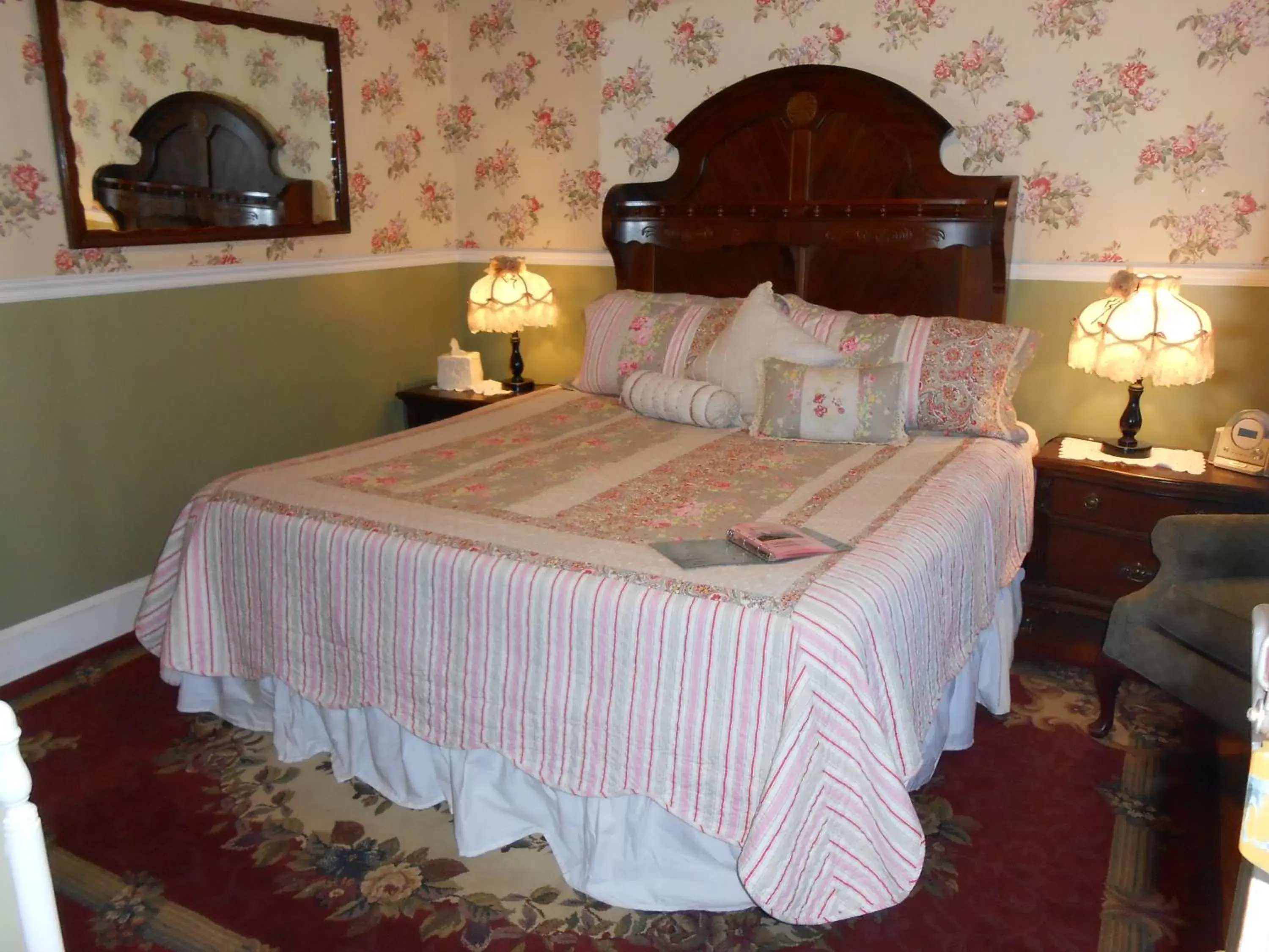 Bed in Angel of the Sea Bed and Breakfast