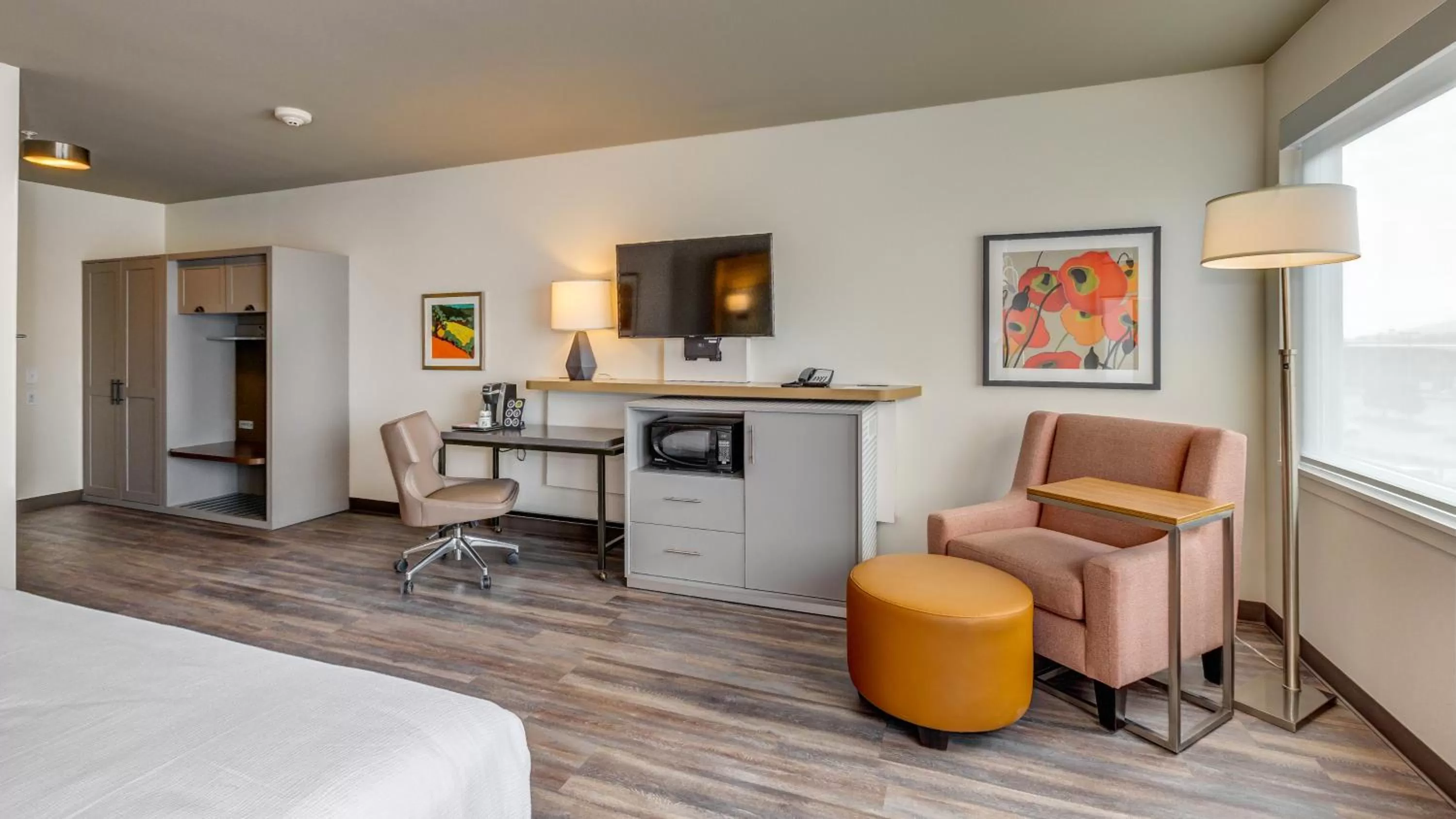TV and multimedia, Bed in Holiday Inn & Suites Bellingham by IHG