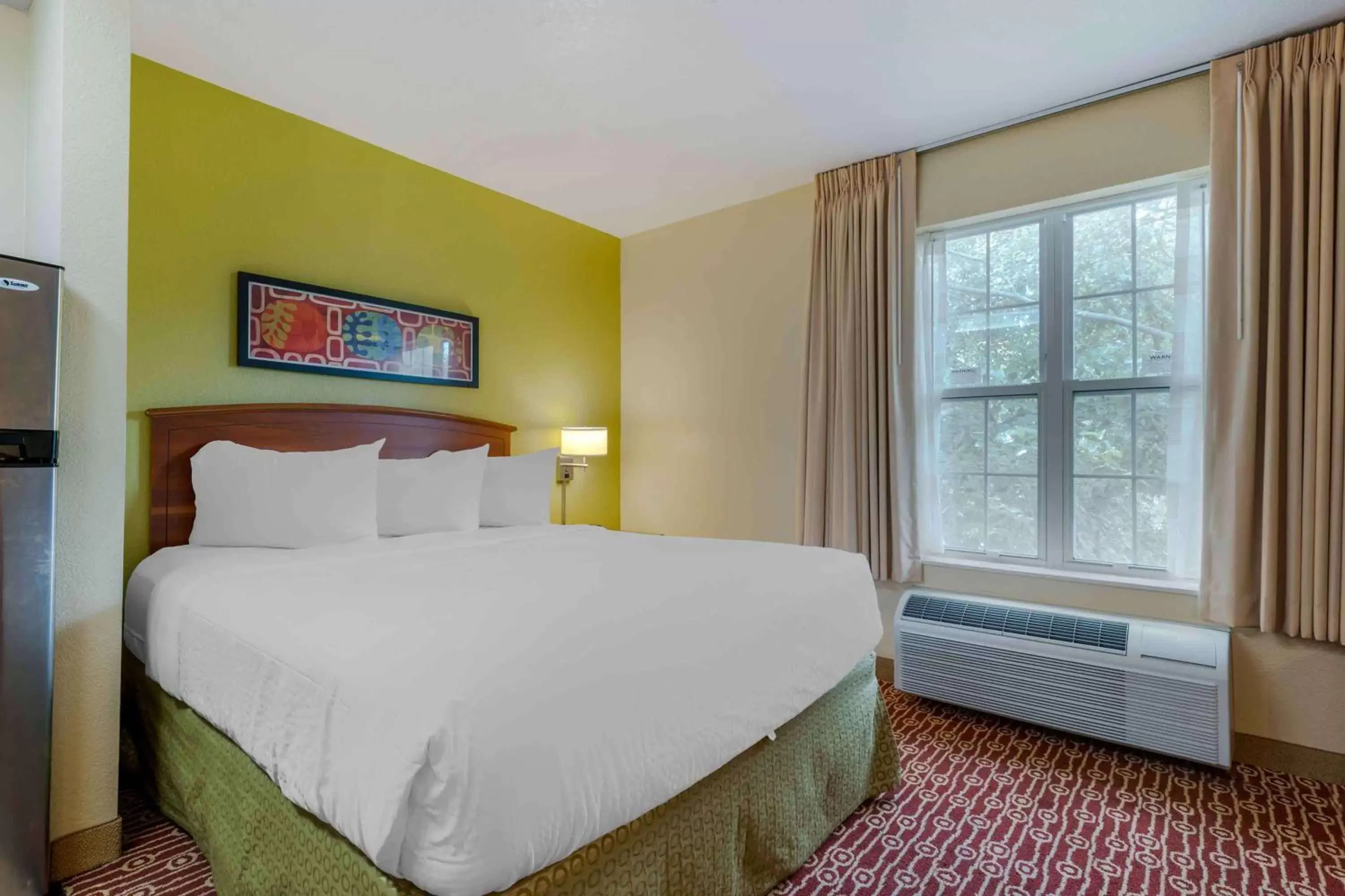 Bedroom, Bed in Extended Stay America Suites - Chicago - Elgin - West Dundee Bedroom, Bed in Extended Stay America Suites - Chicago - Elgin - West Dundee