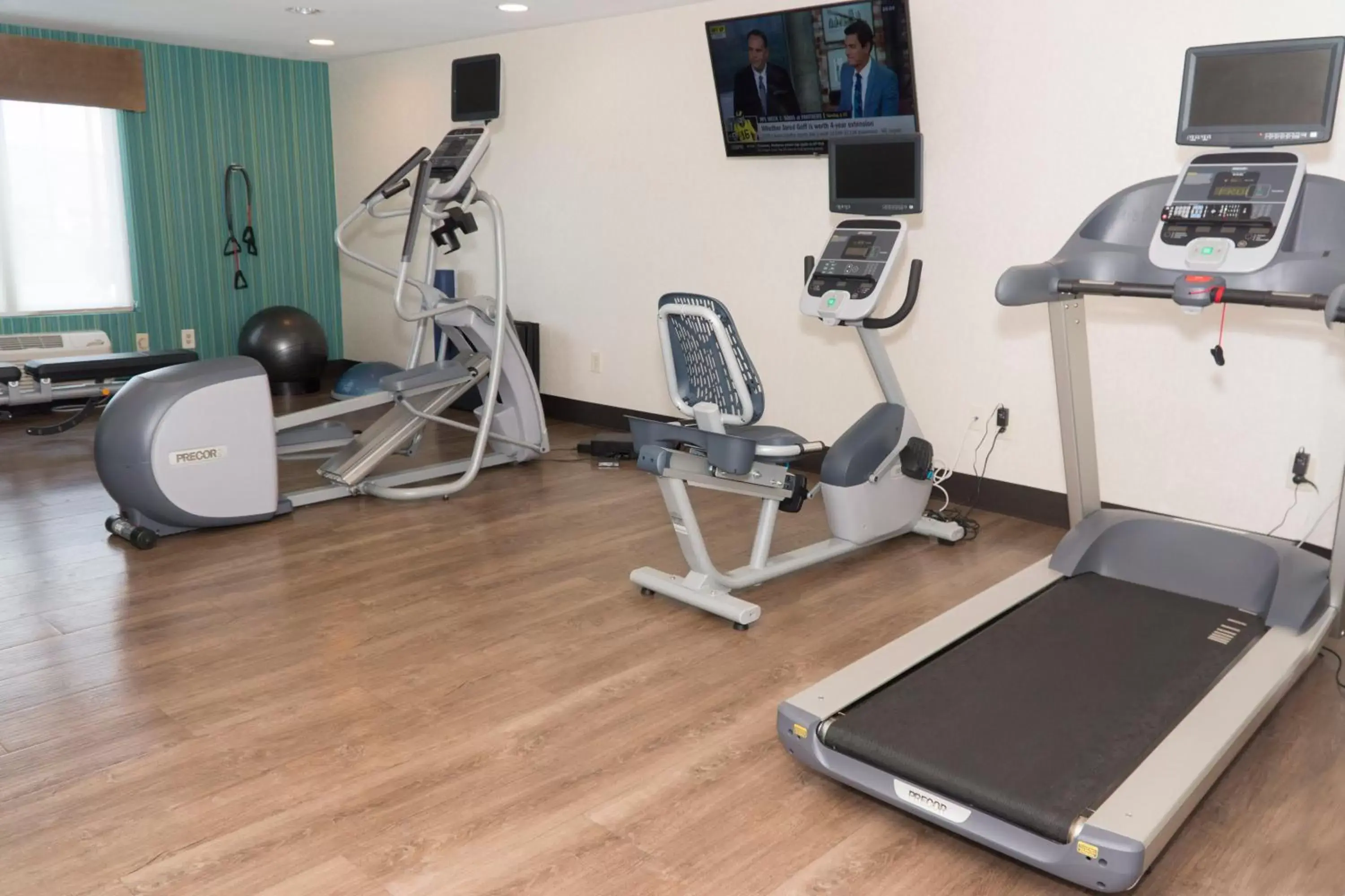 Spa and wellness centre/facilities, Fitness Center/Facilities in Holiday Inn Express Hotel & Suites Madison, an IHG Hotel