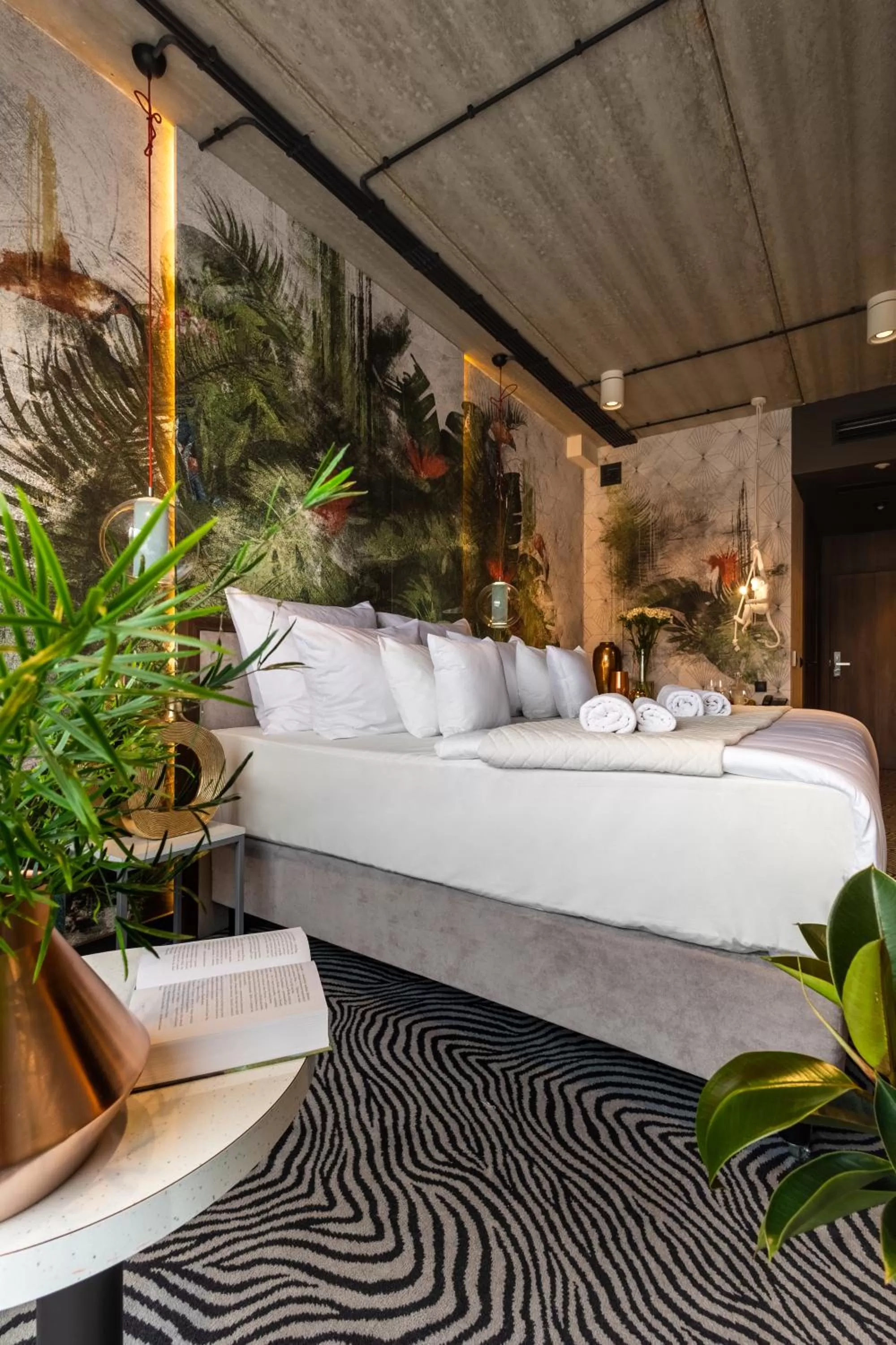 Bed in Hotel Zoo by Afrykarium Wroclaw