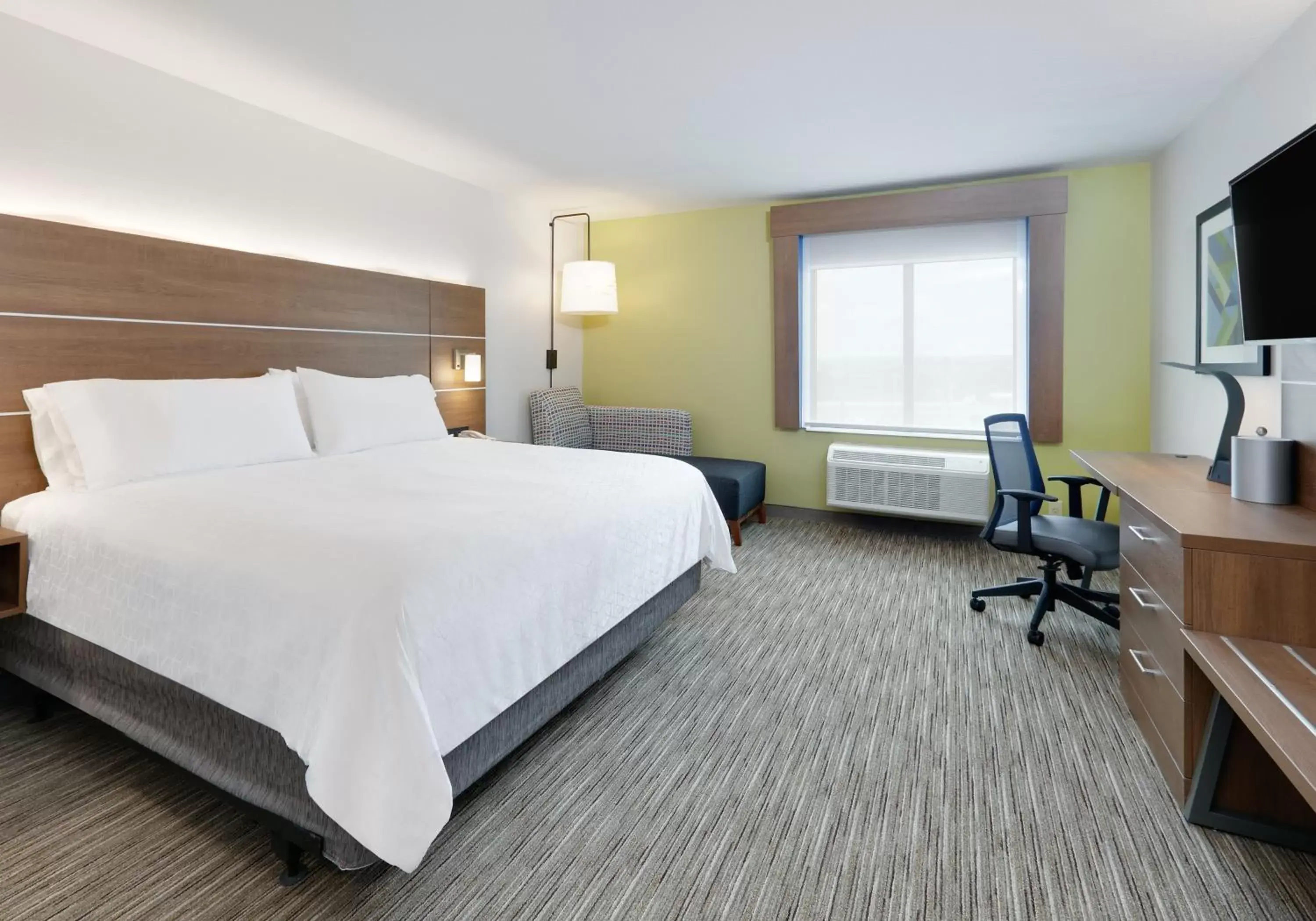 Photo of the whole room, Bed in Holiday Inn Express Northwest near Sea World, an IHG Hotel