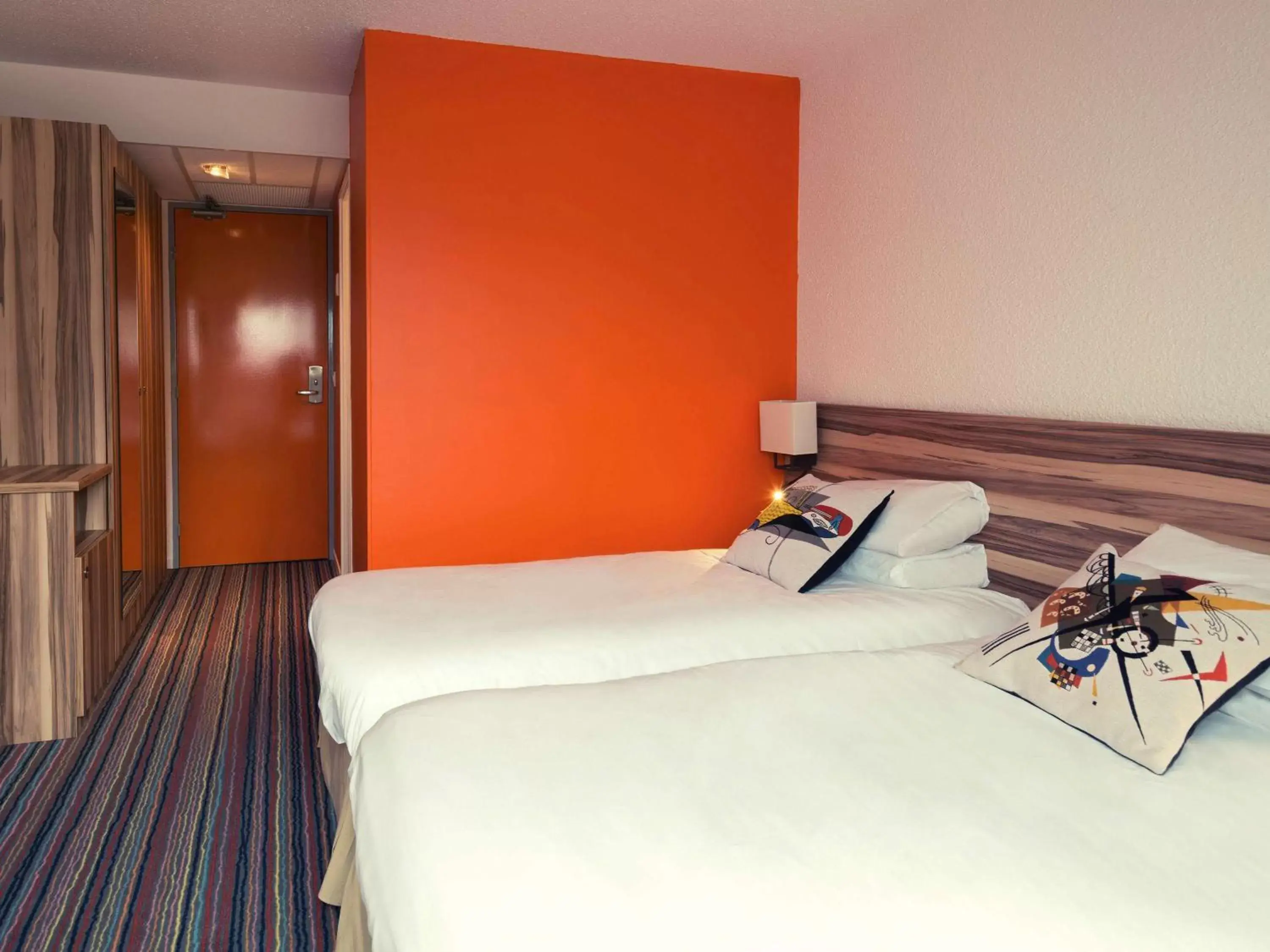 Bedroom, Bed in Hotel Ibis styles Lisieux ex Mercure