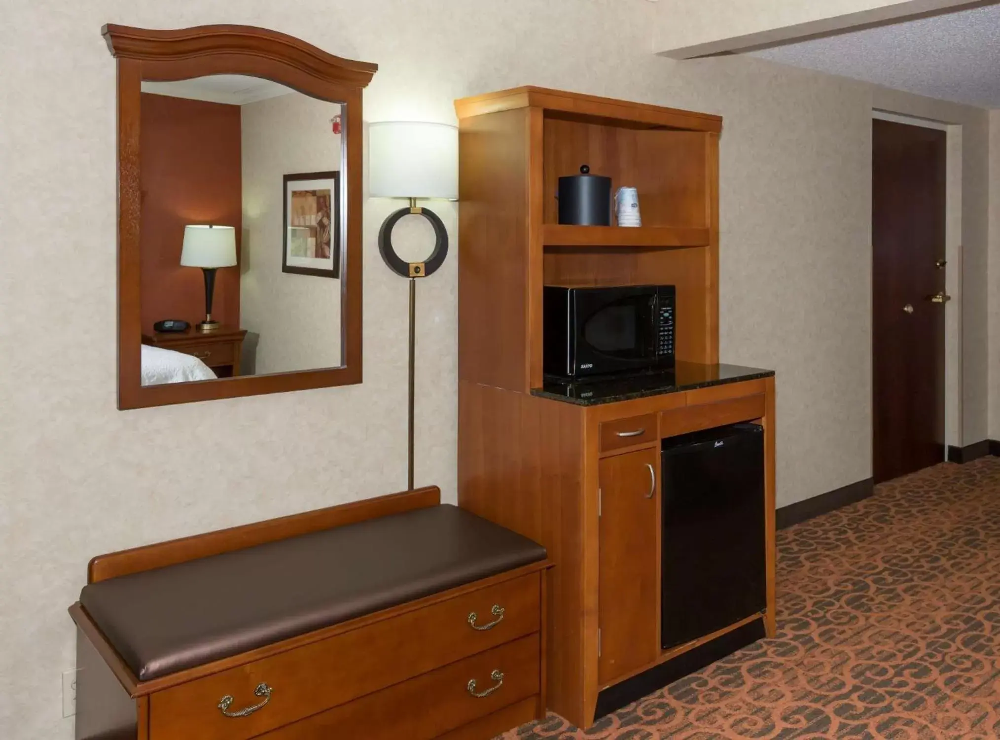 Photo of the whole room, TV/Entertainment Center in Hampton Inn & Suites Cleveland-Beachwood