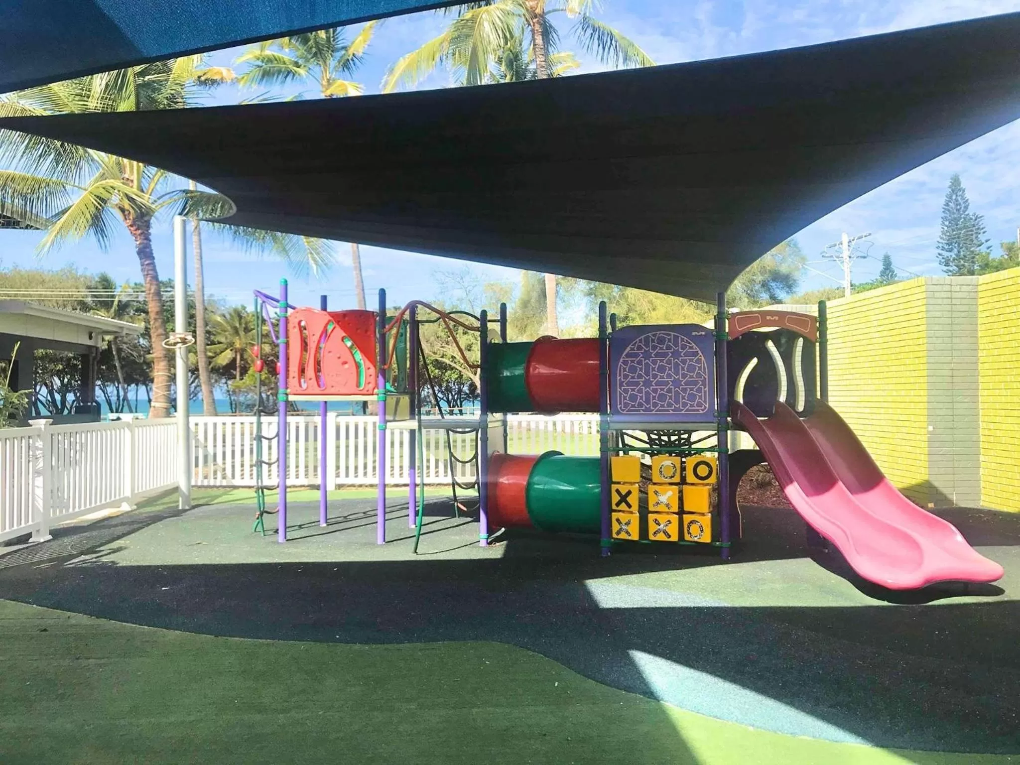 Children play ground in Mackay Seabreeze Apartments