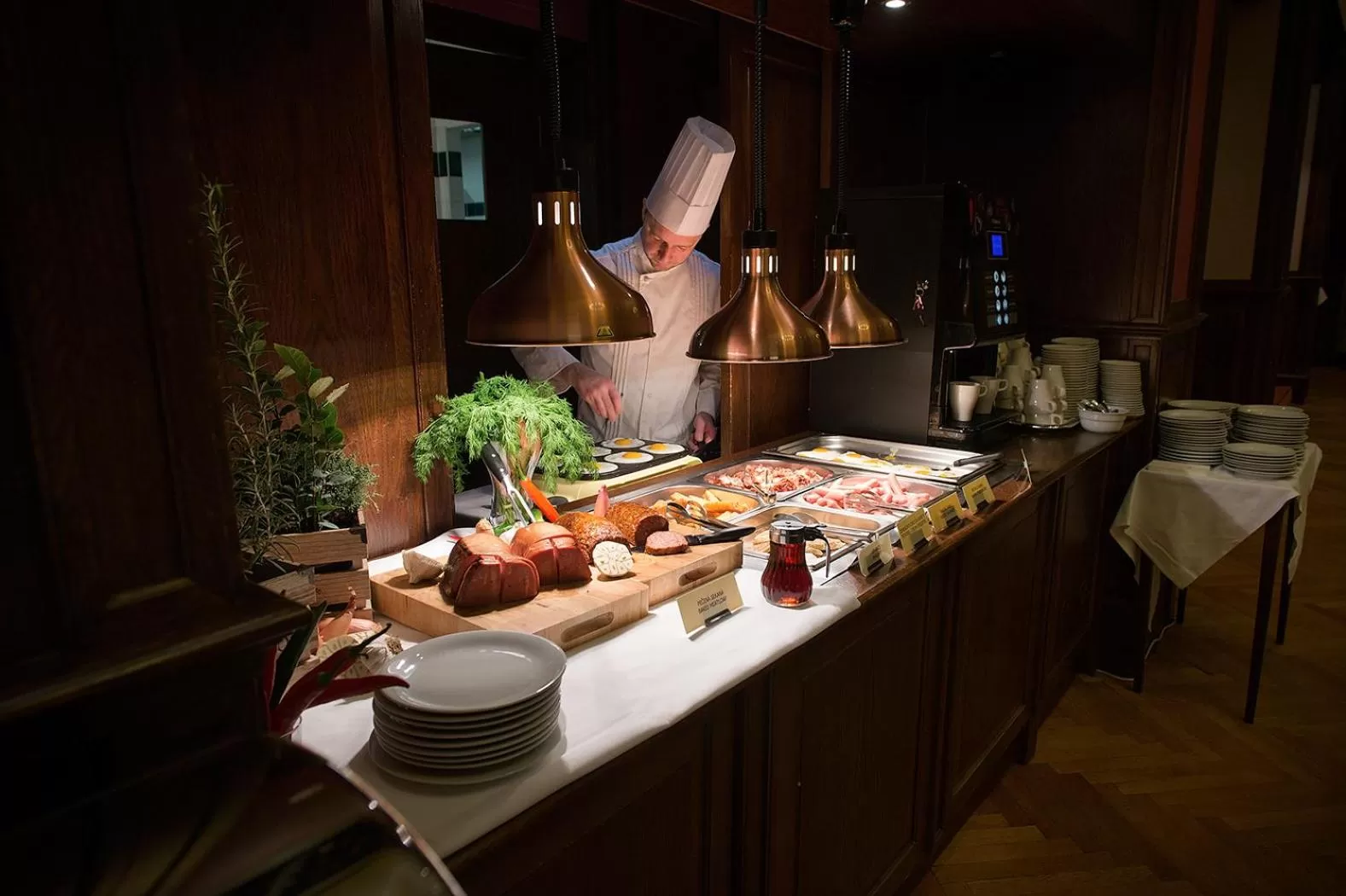 Restaurant/places to eat in Apollo Hotel Bratislava