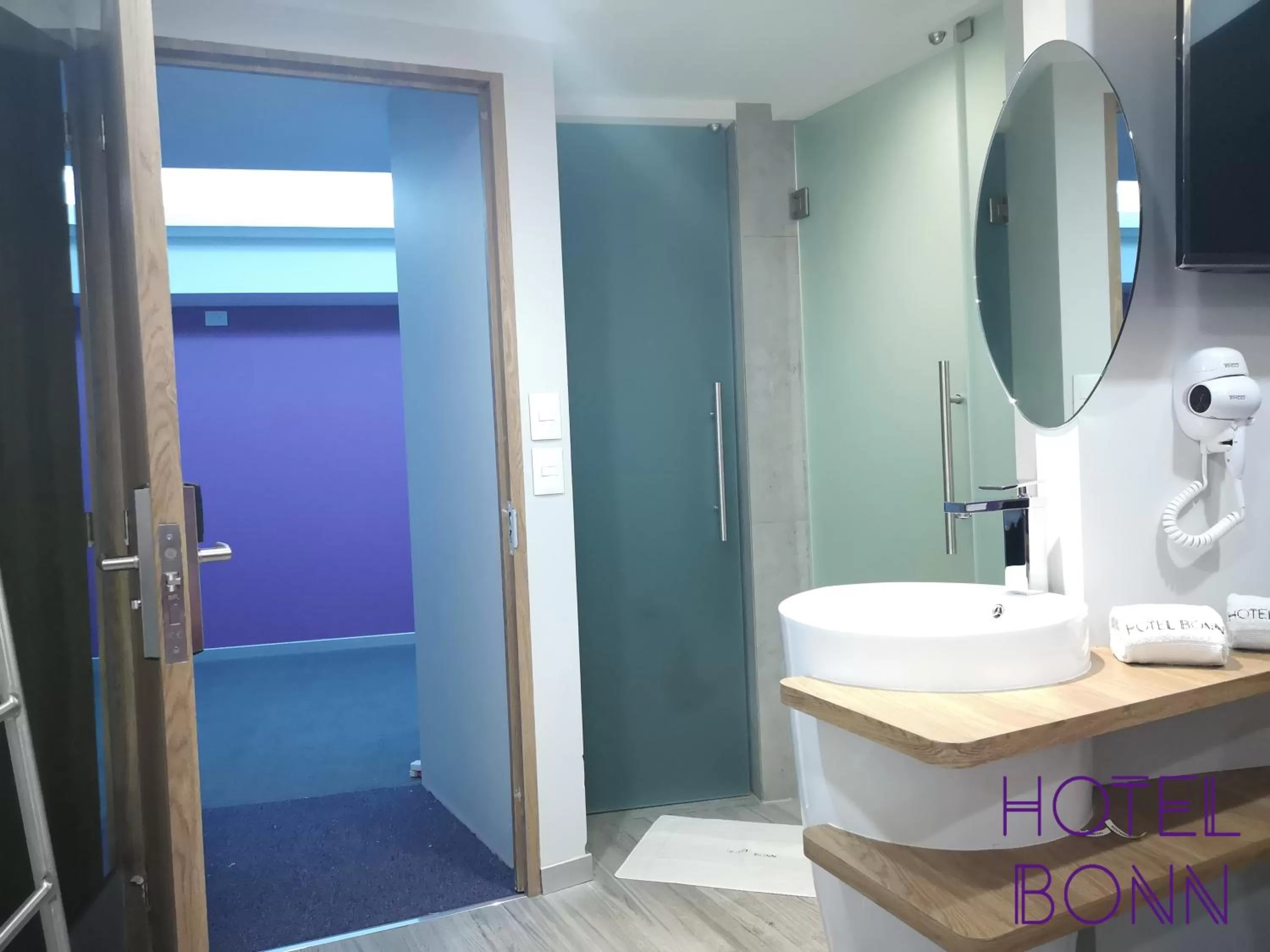 Shower in Hotel Bonn