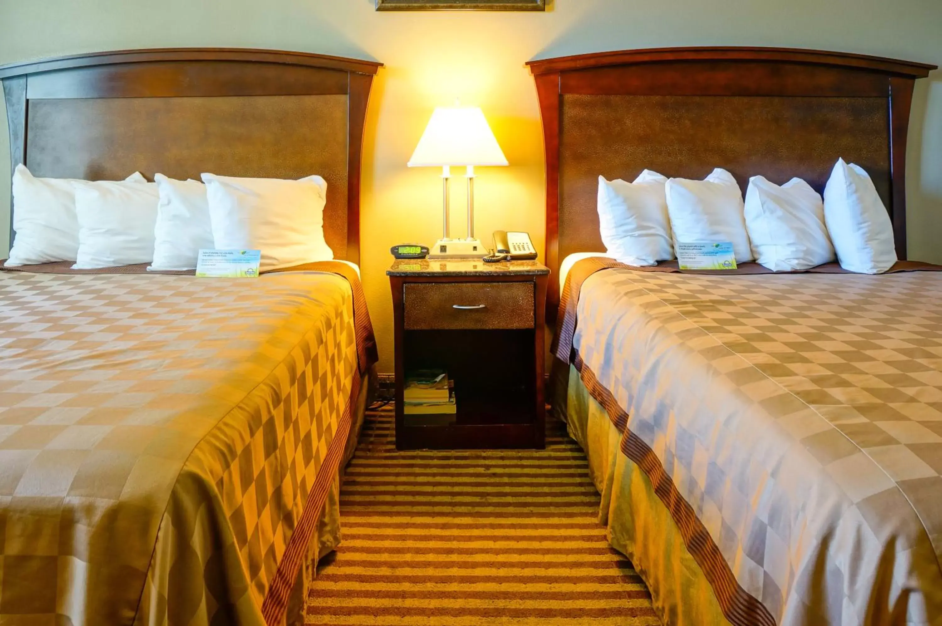 Queen Room with Two Queen Beds - Non-Smoking in Harbor Inn & Suites