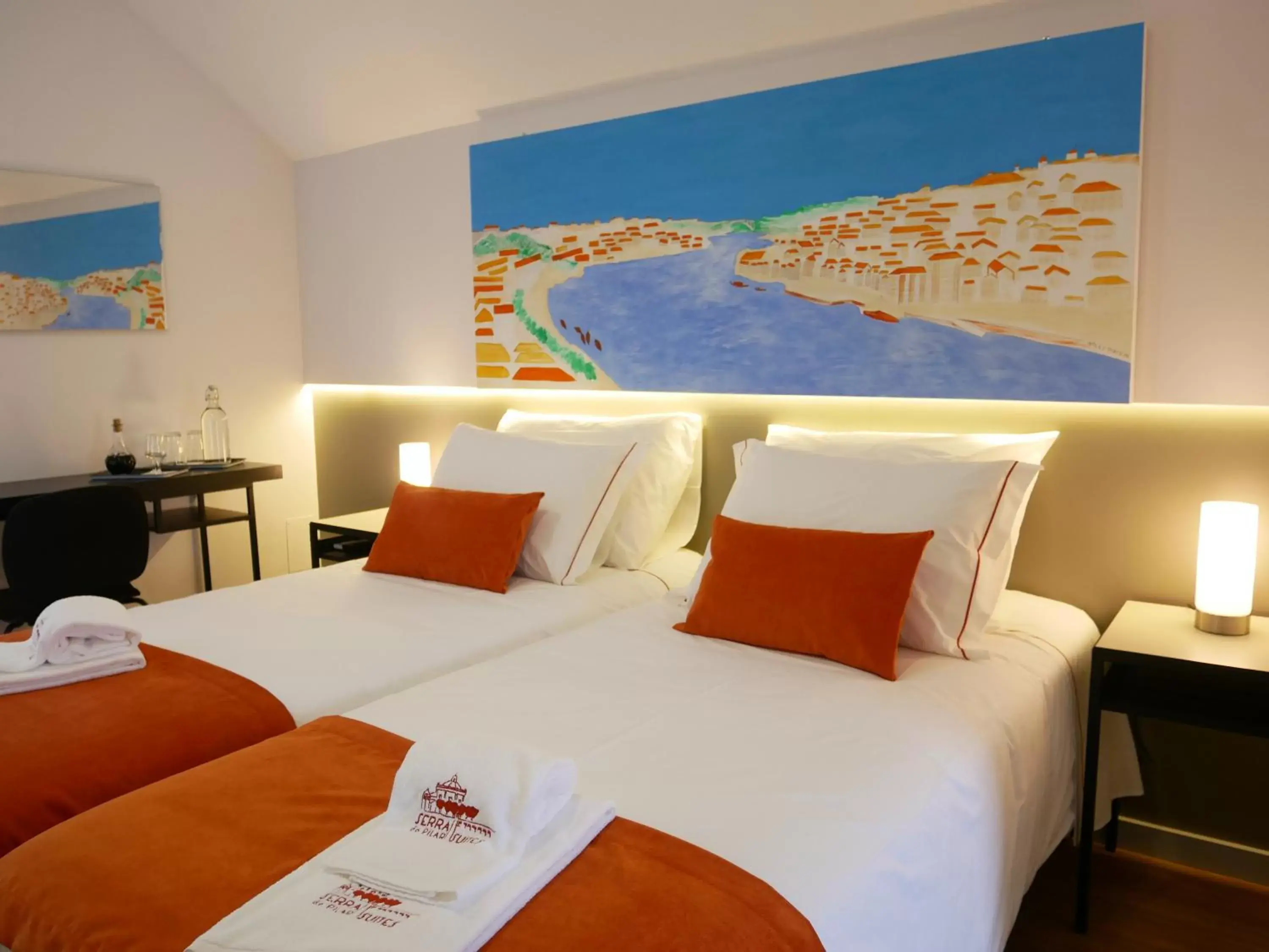 Bed in Serra do Pilar Porto Suites