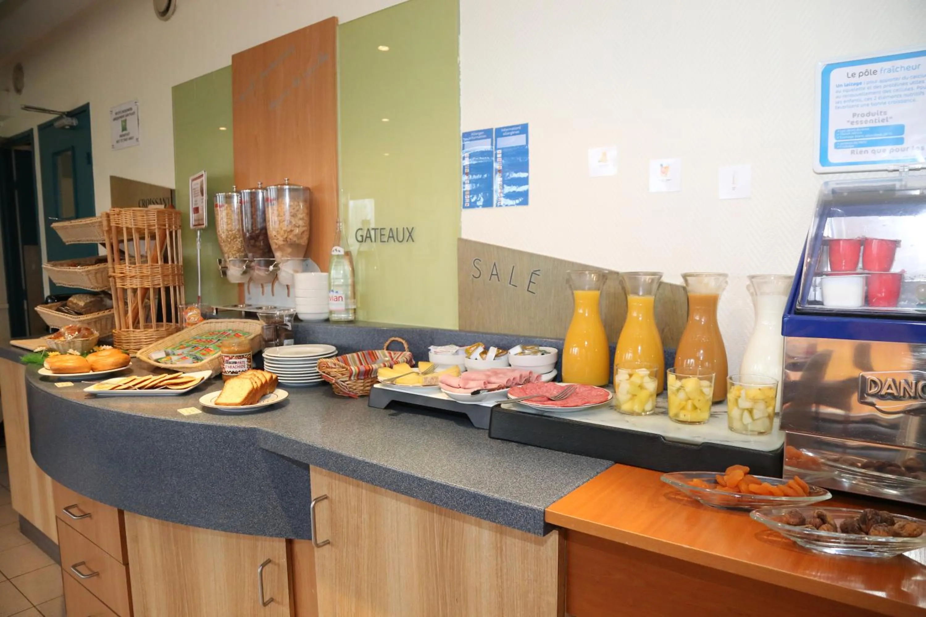 Buffet breakfast in ibis Styles Orléans