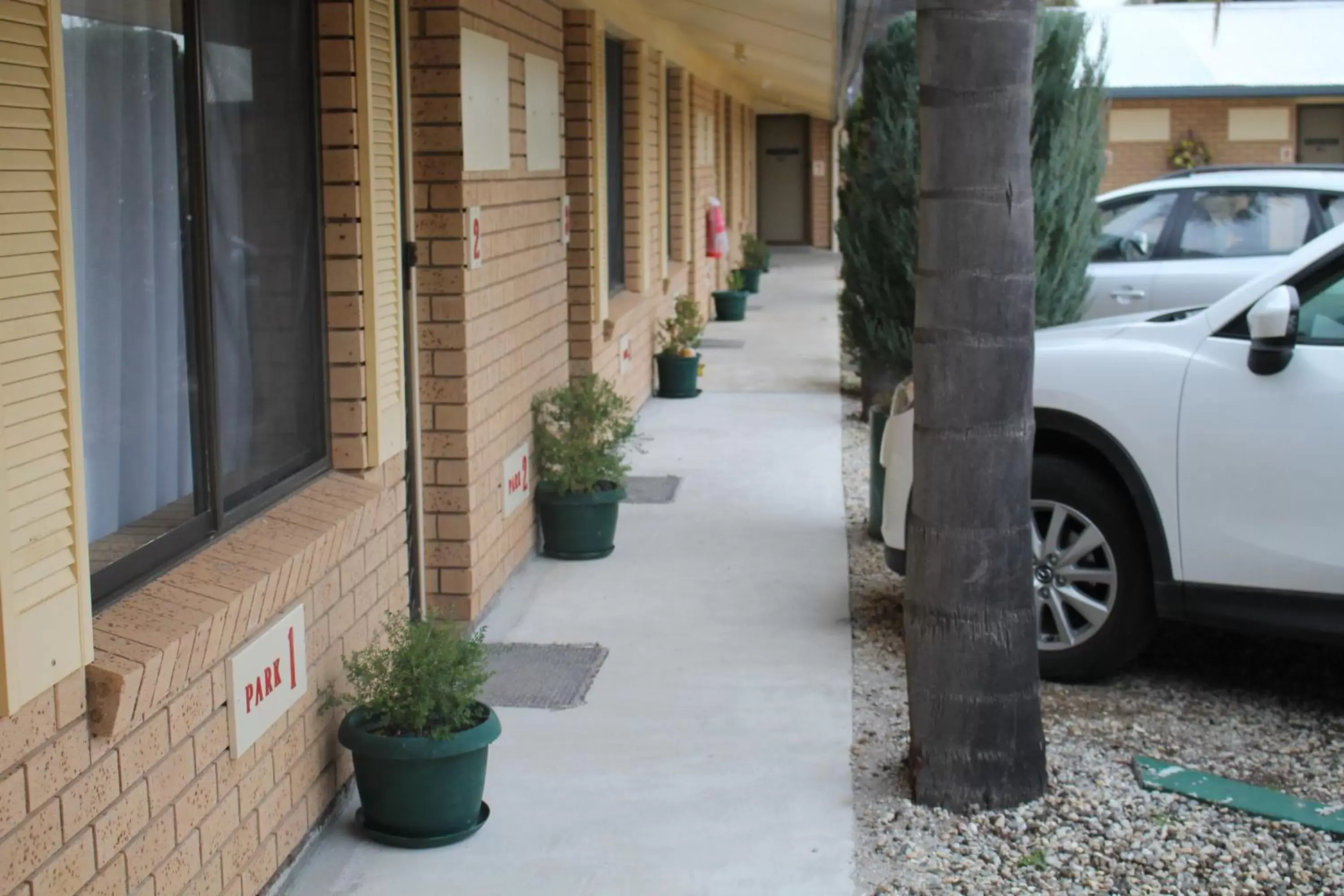 Property building in Lone Pine Motel