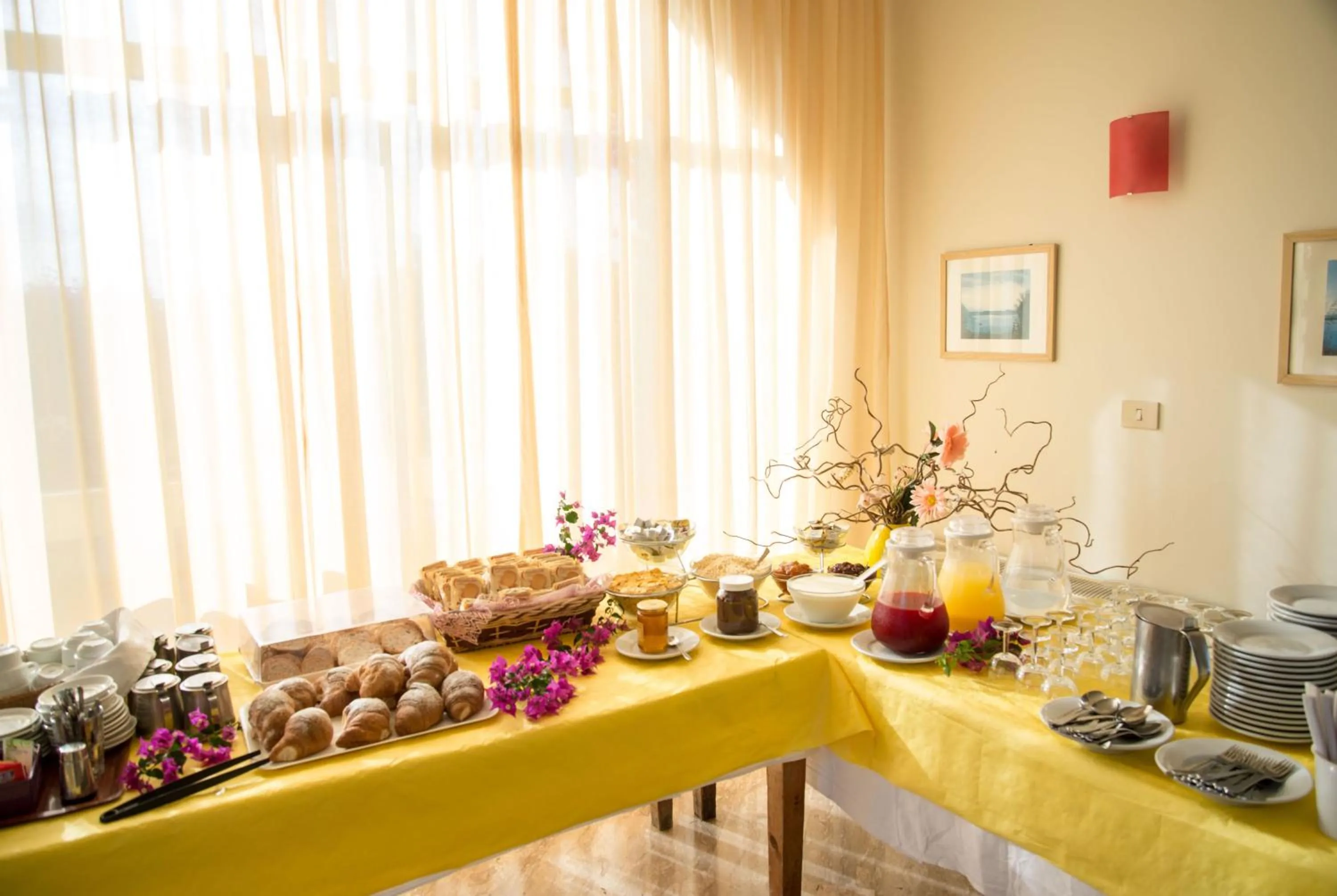 Buffet breakfast in Hotel Internazionale