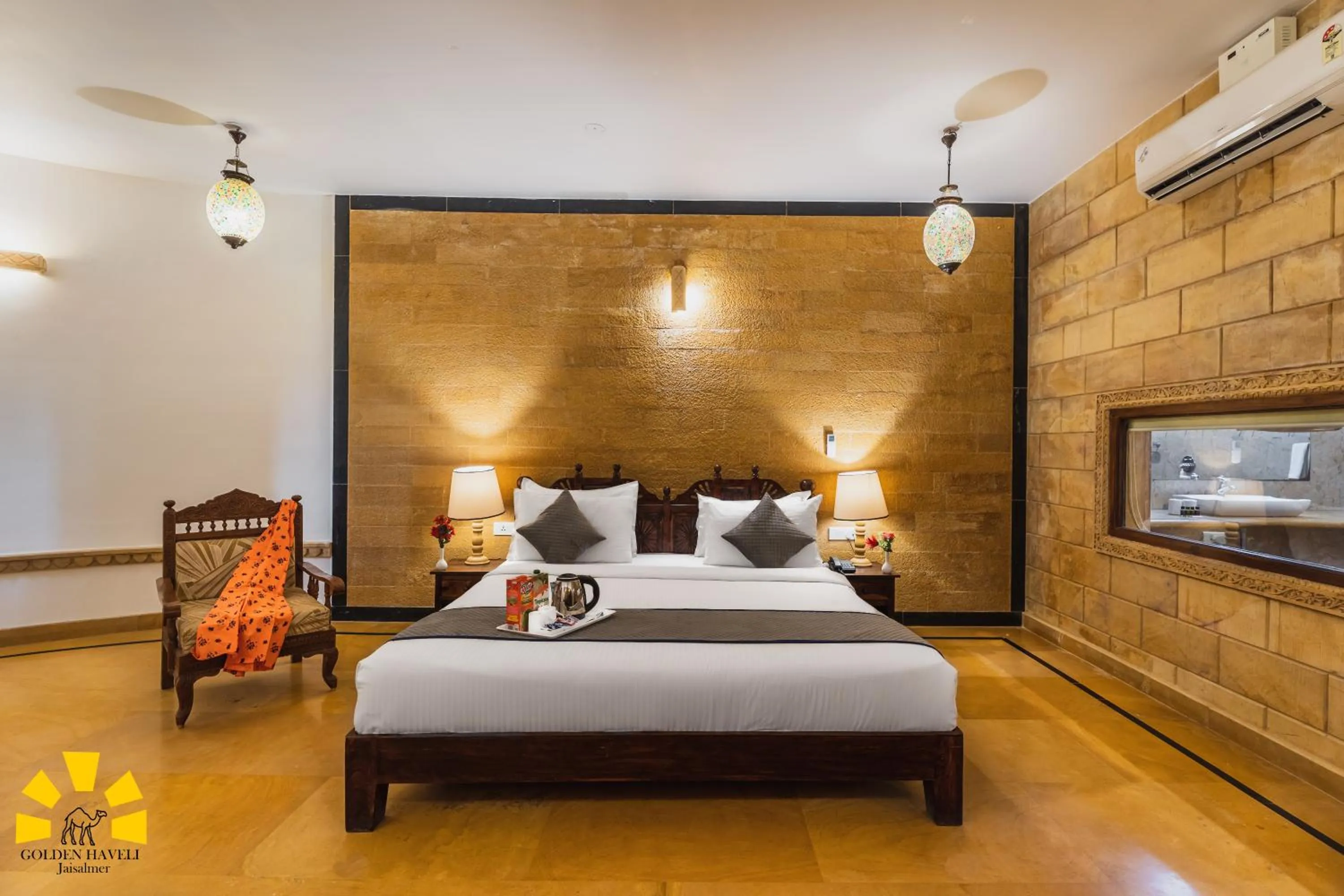 Bed in Hotel Golden Haveli