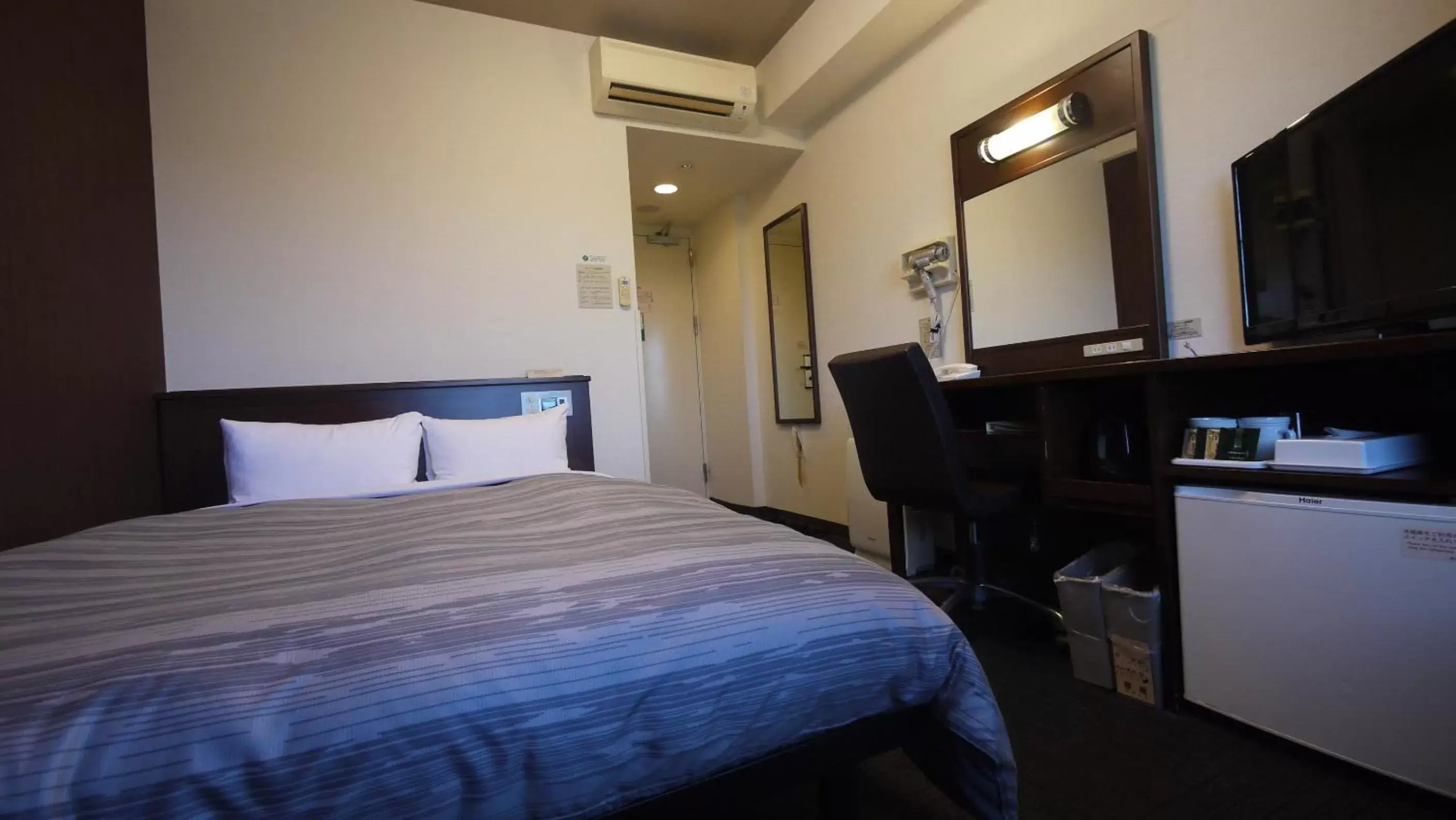 Photo of the whole room, Bed in Hotel Route-Inn Nagahama Inter