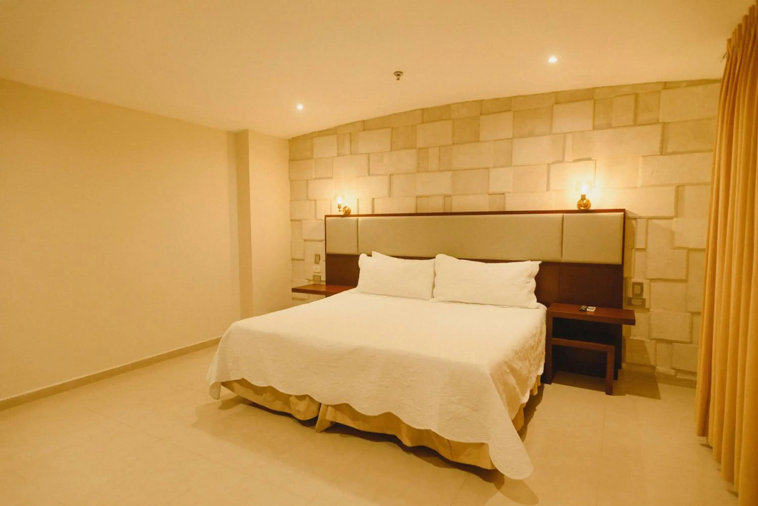 Bed in Howard Johnson Hotel Versalles Barranquilla