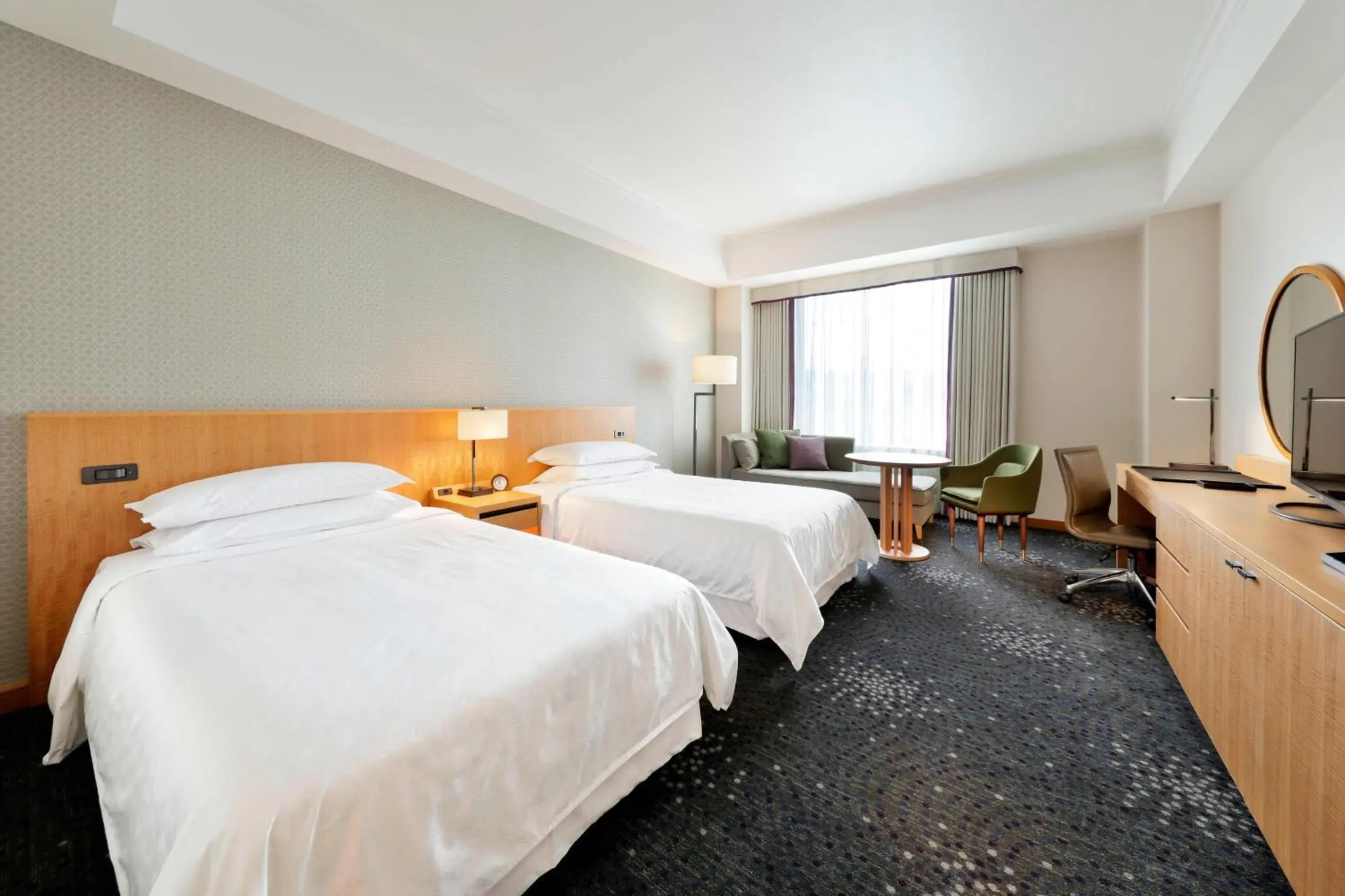 Photo of the whole room, Bed in Yokohama Bay Sheraton Hotel and Towers