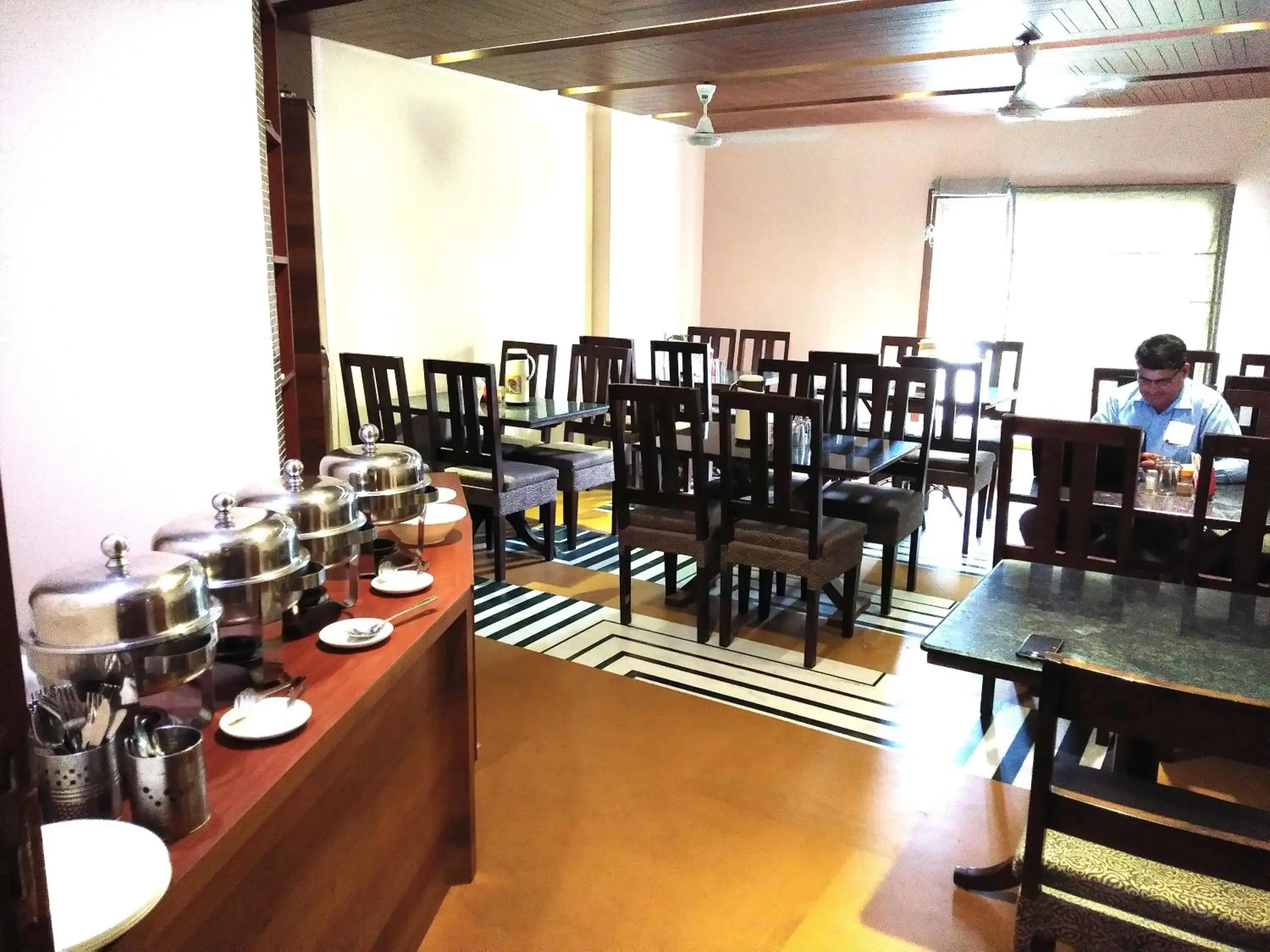 Restaurant/places to eat in Hotel Shalimar Palace Restaurant/places to eat in Hotel Shalimar Palace