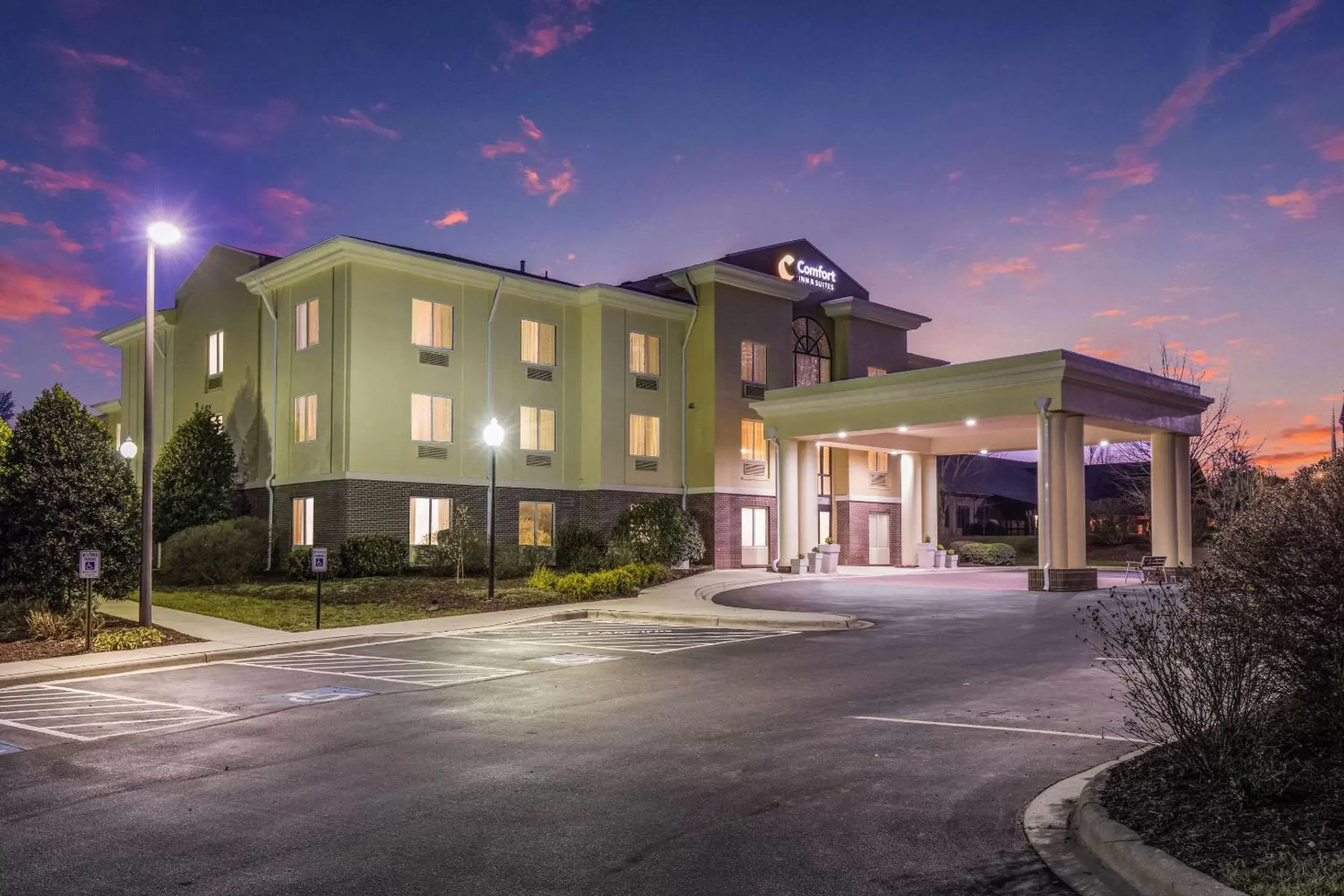 Property Building in Comfort Inn & Suites