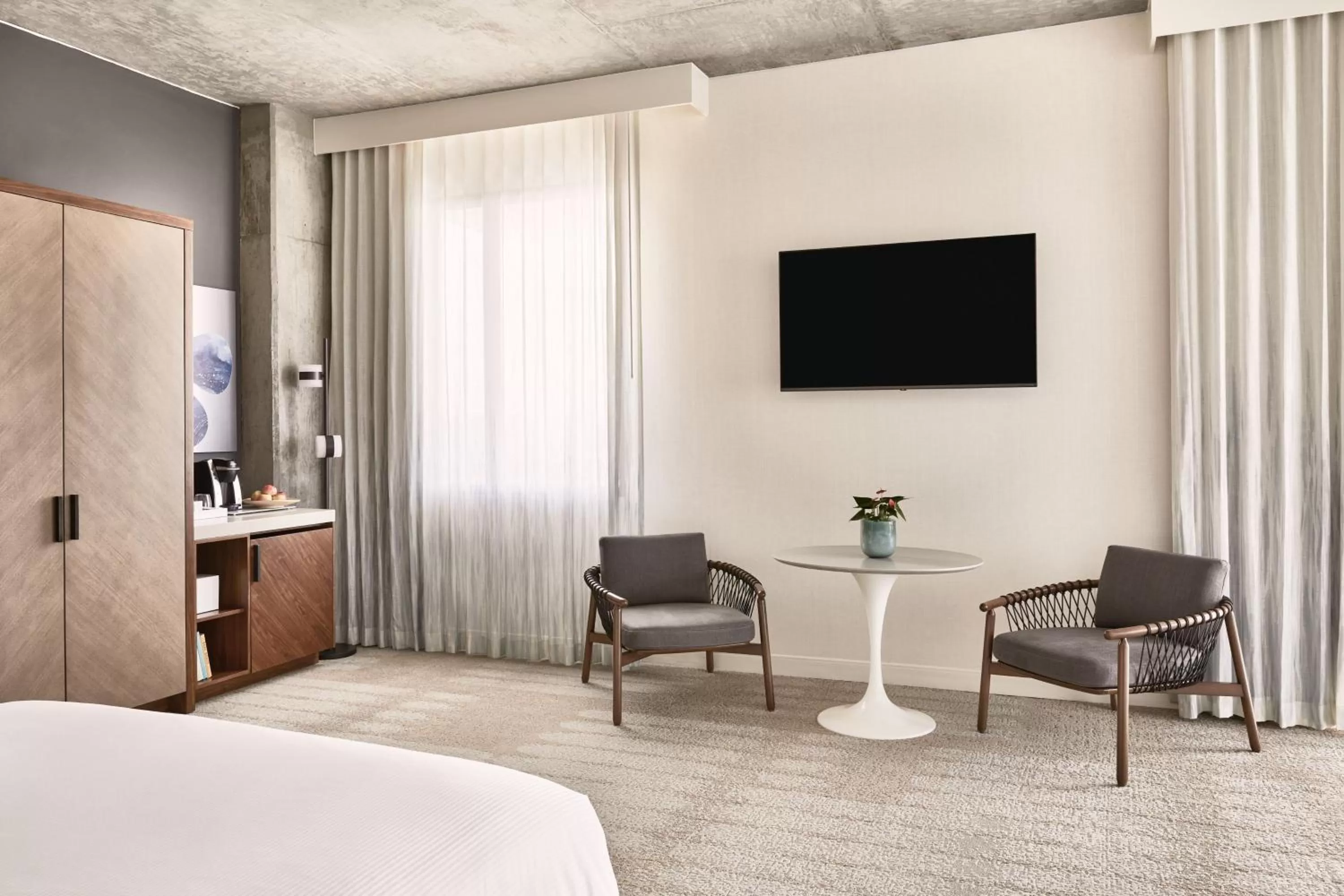 Photo of the whole room, Bed in ADERO Scottsdale Resort, Autograph Collection