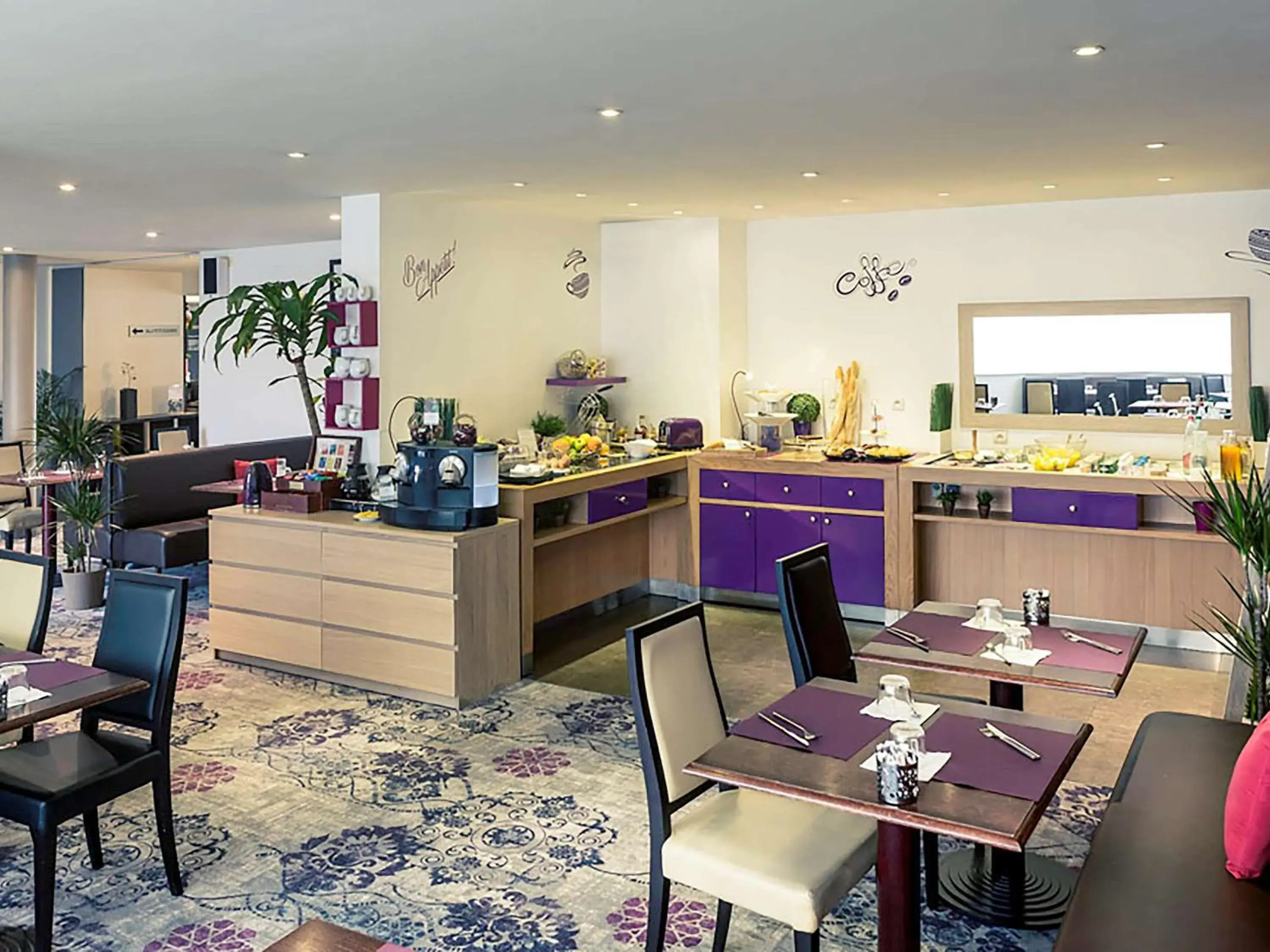 Property building, Restaurant/Places to Eat in Hotel Mercure Rennes Cesson