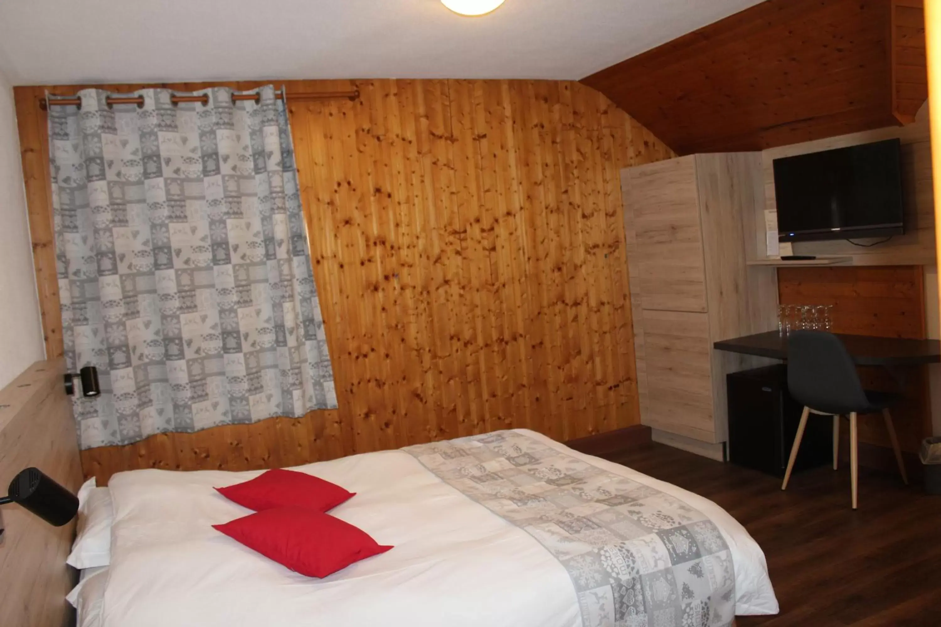Bed in Hotel Restaurant Du Haut Du Roc