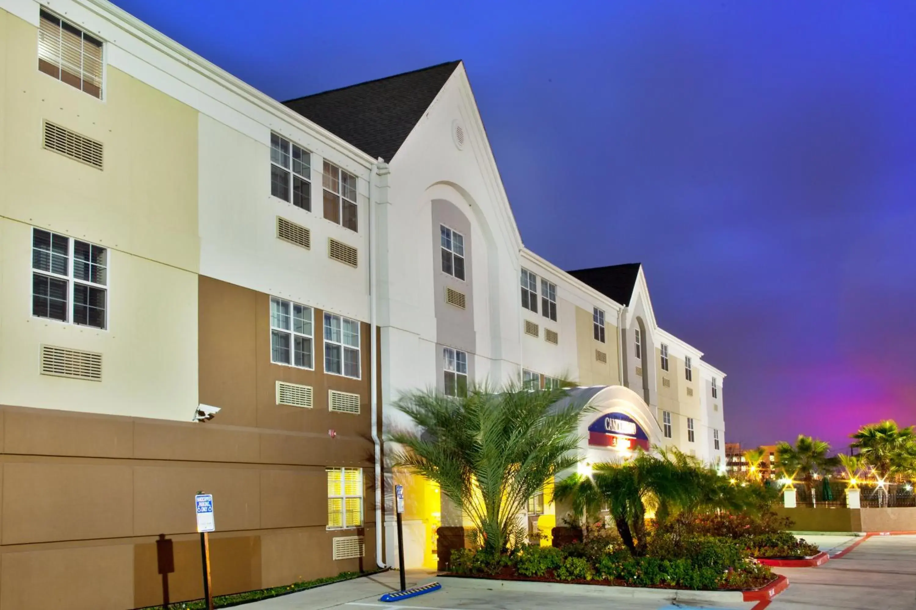 Property Building in Candlewood Suites Galveston