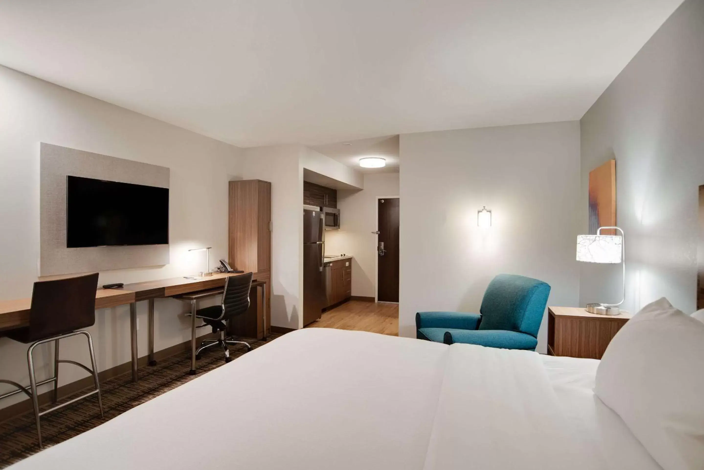 TV and multimedia, Bed in MainStay Suites Carlisle - Harrisburg