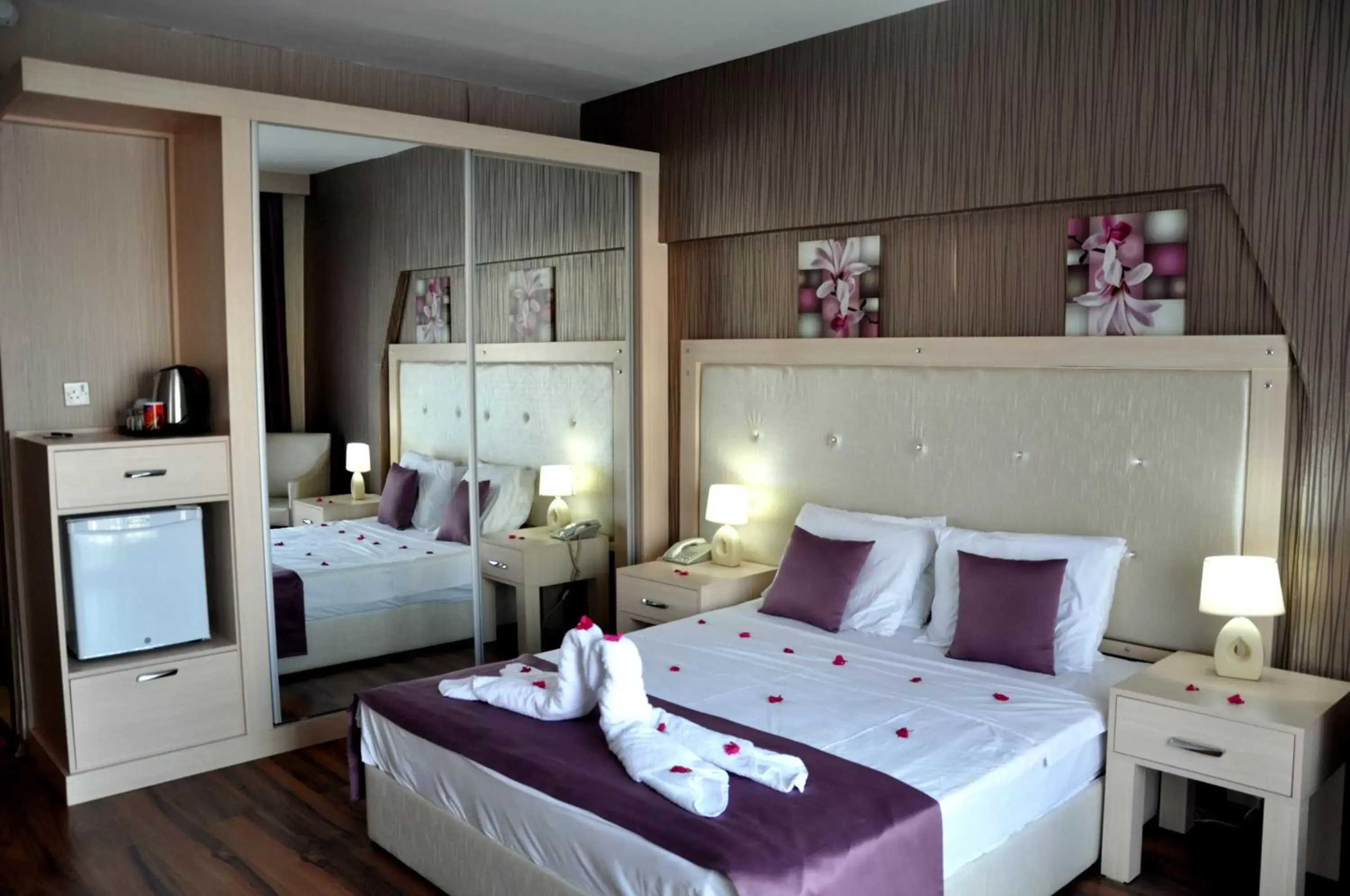 Bedroom, Bed in Manolya Hotel