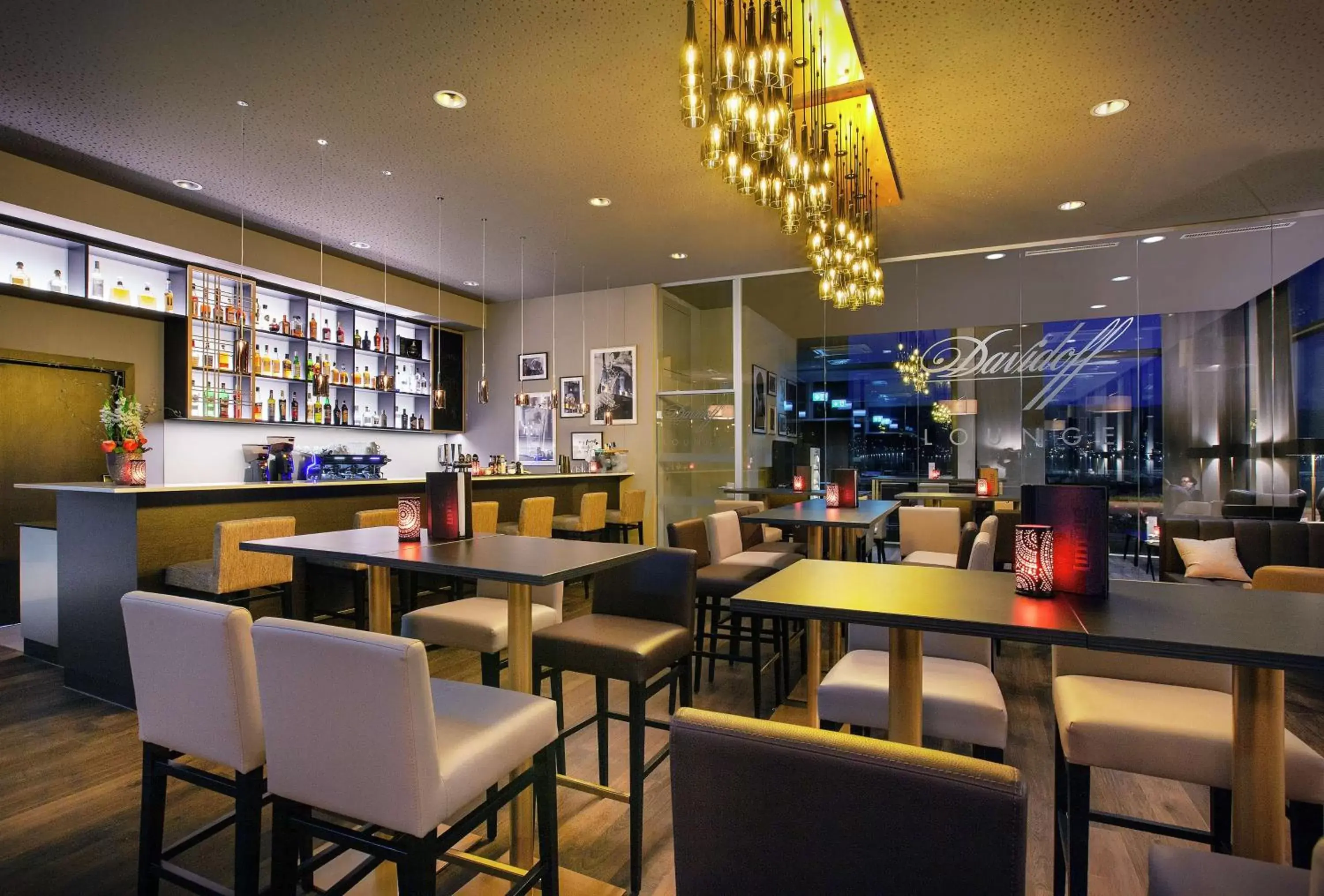 Lounge or bar in Hilton Garden Inn Zurich Limmattal Lounge or bar in Hilton Garden Inn Zurich Limmattal