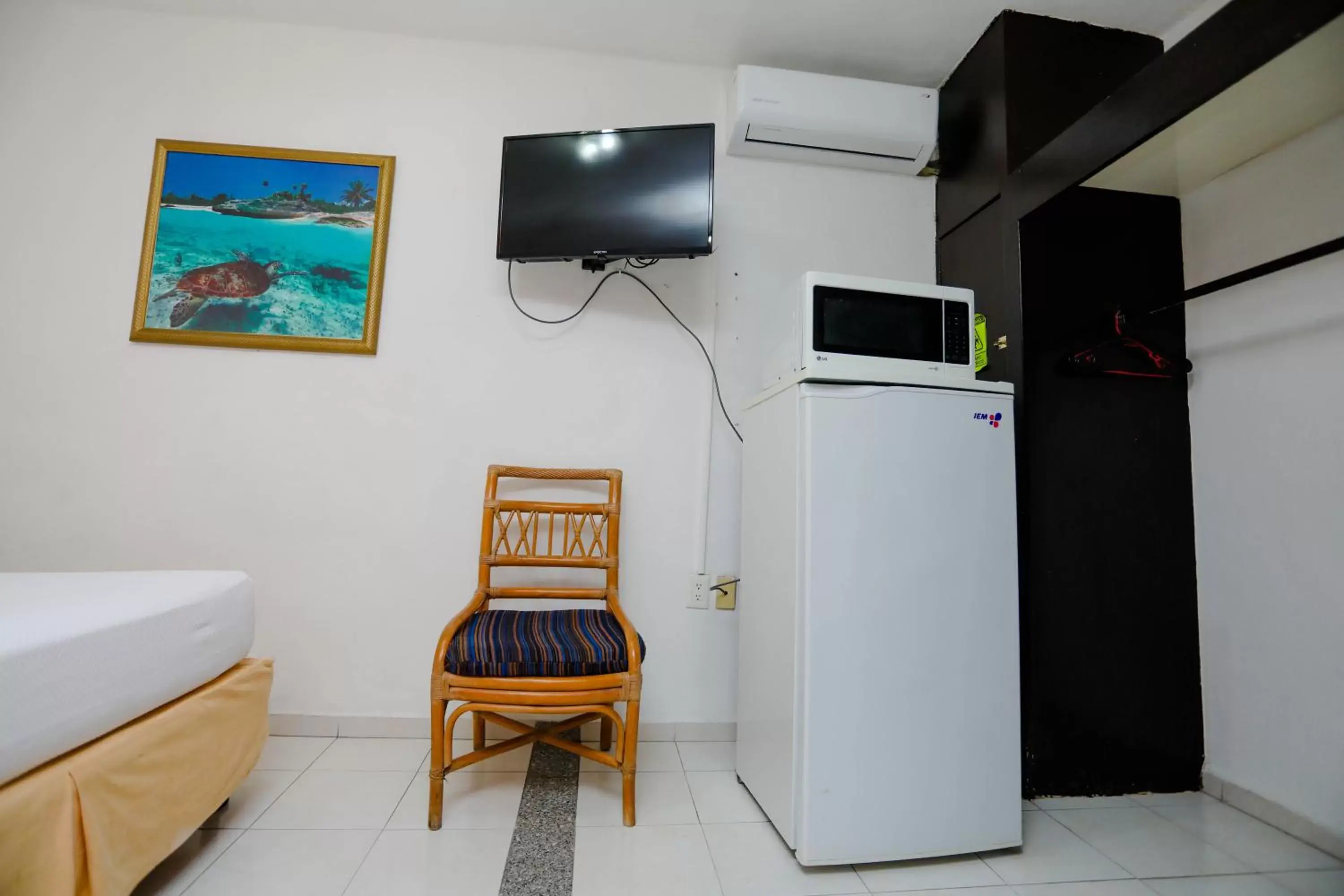 Bedroom, TV/Entertainment Center in Hotel Santa Maria