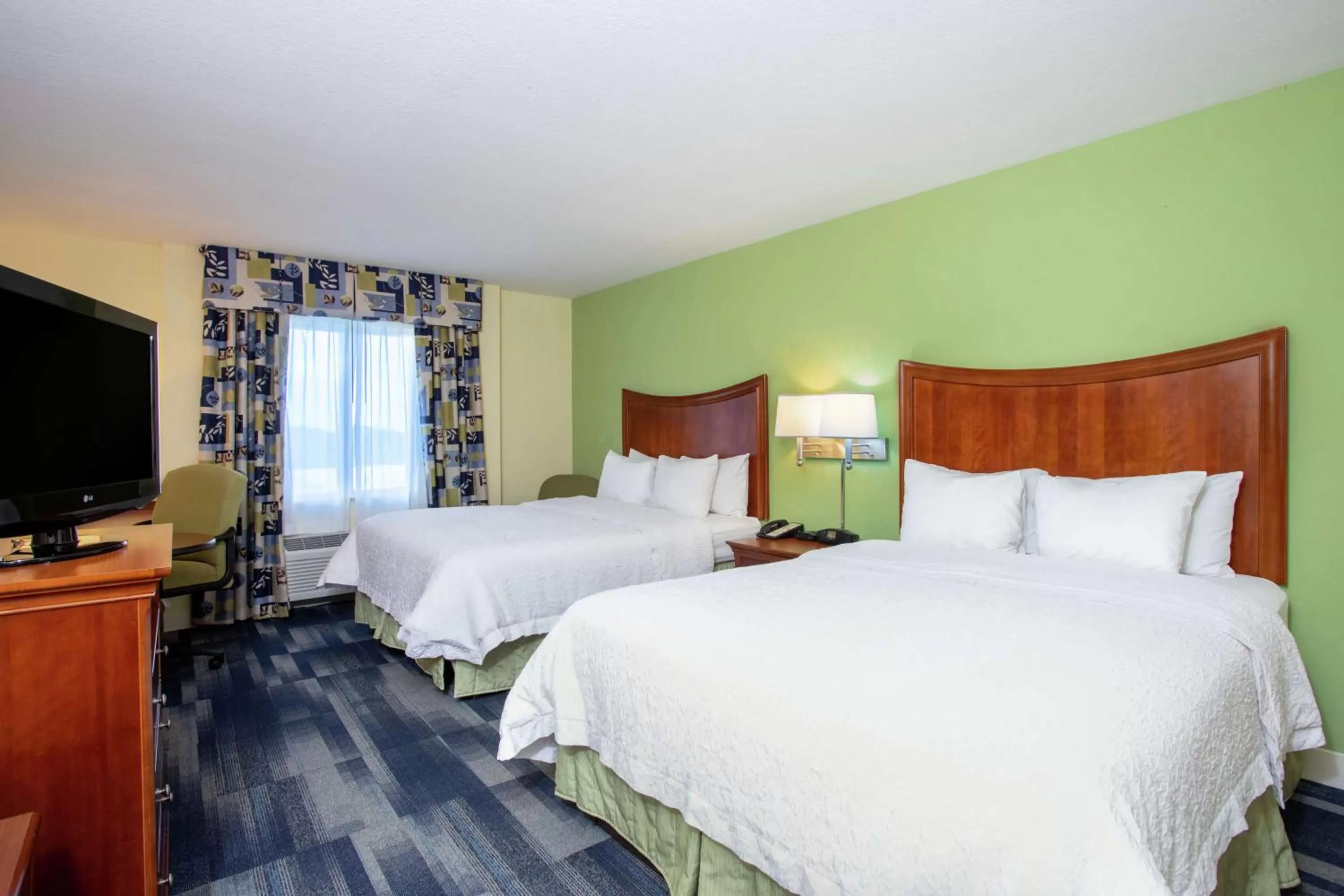 Bedroom, Bed in Hampton Inn & Suites - Fort Pierce