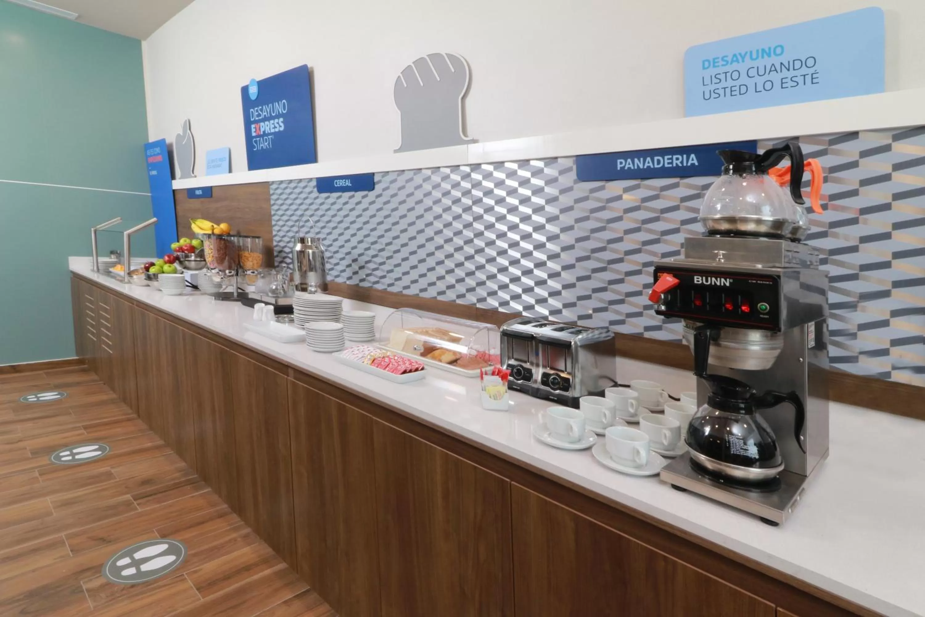 Coffee/tea facilities in Holiday Inn Express - Monterrey - Fundidora by IHG