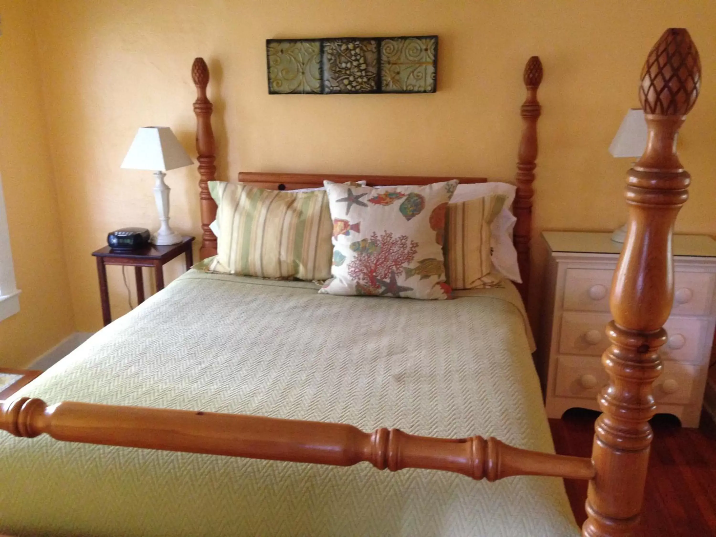 Bedroom, Bed in Mango Inn Bed and Breakfast