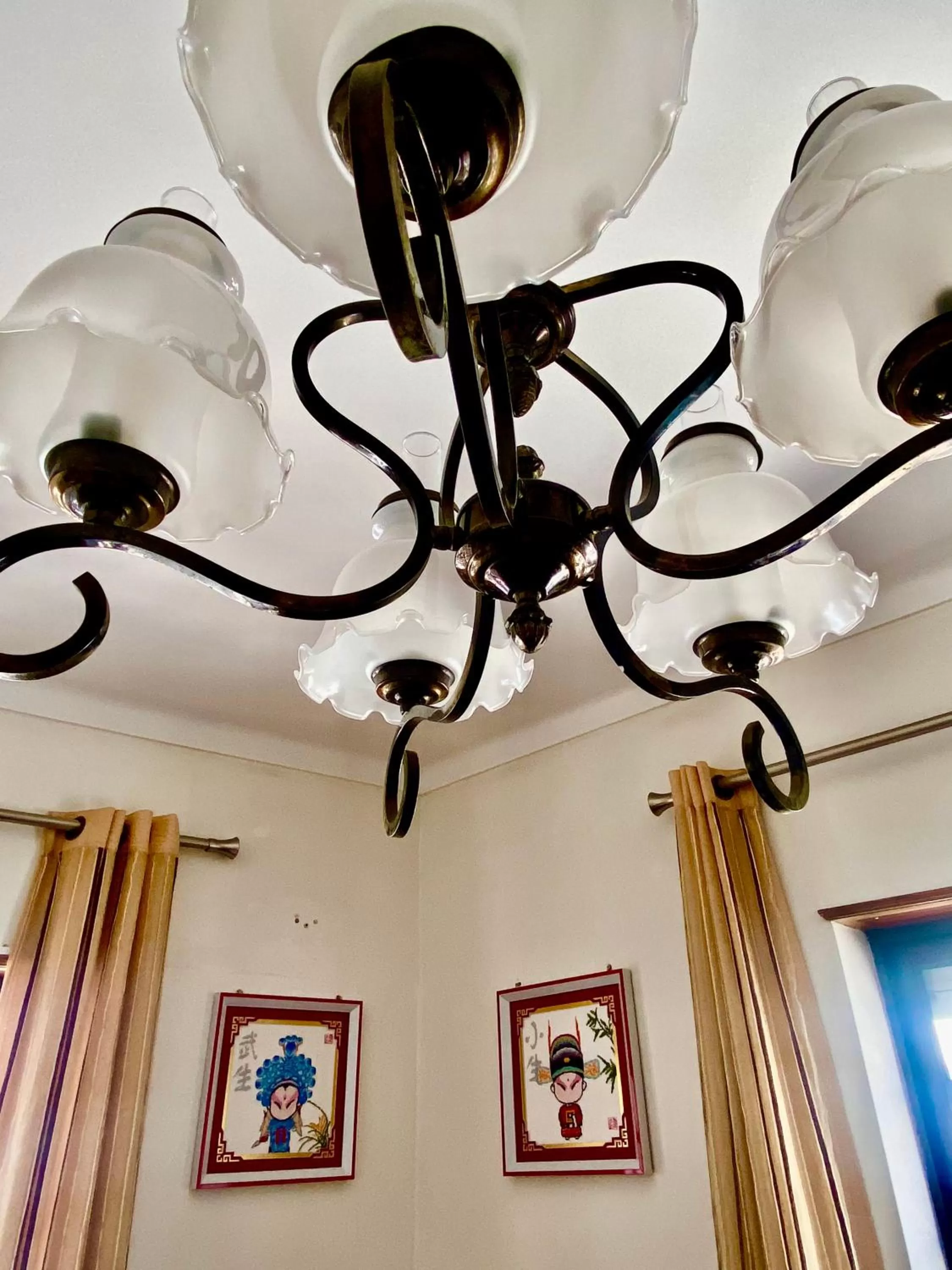 Bathroom in Spray B&B Sitio in Nazare Mini bar, European style