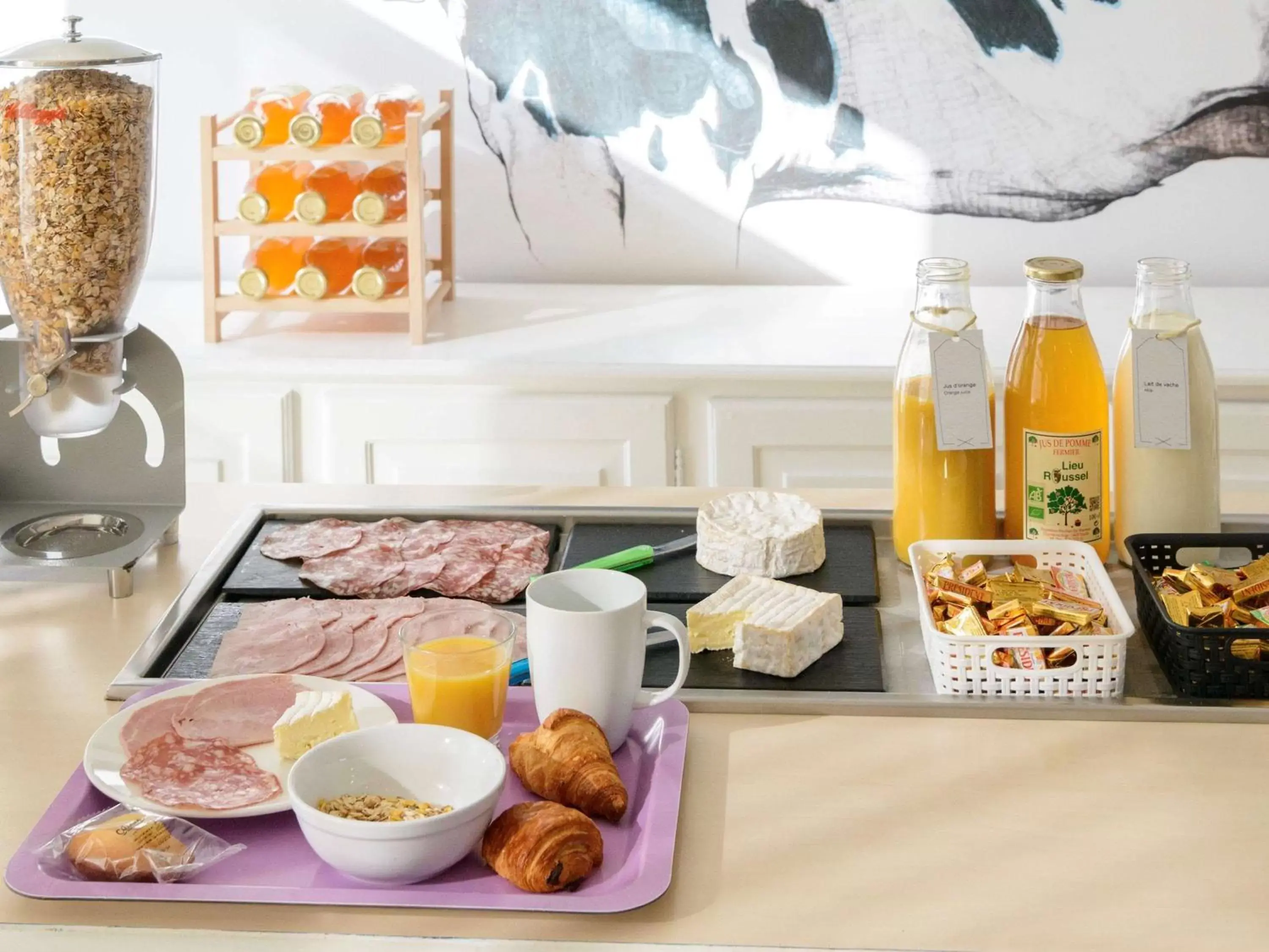 Food and drinks in ibis Styles Deauville Villers Plage