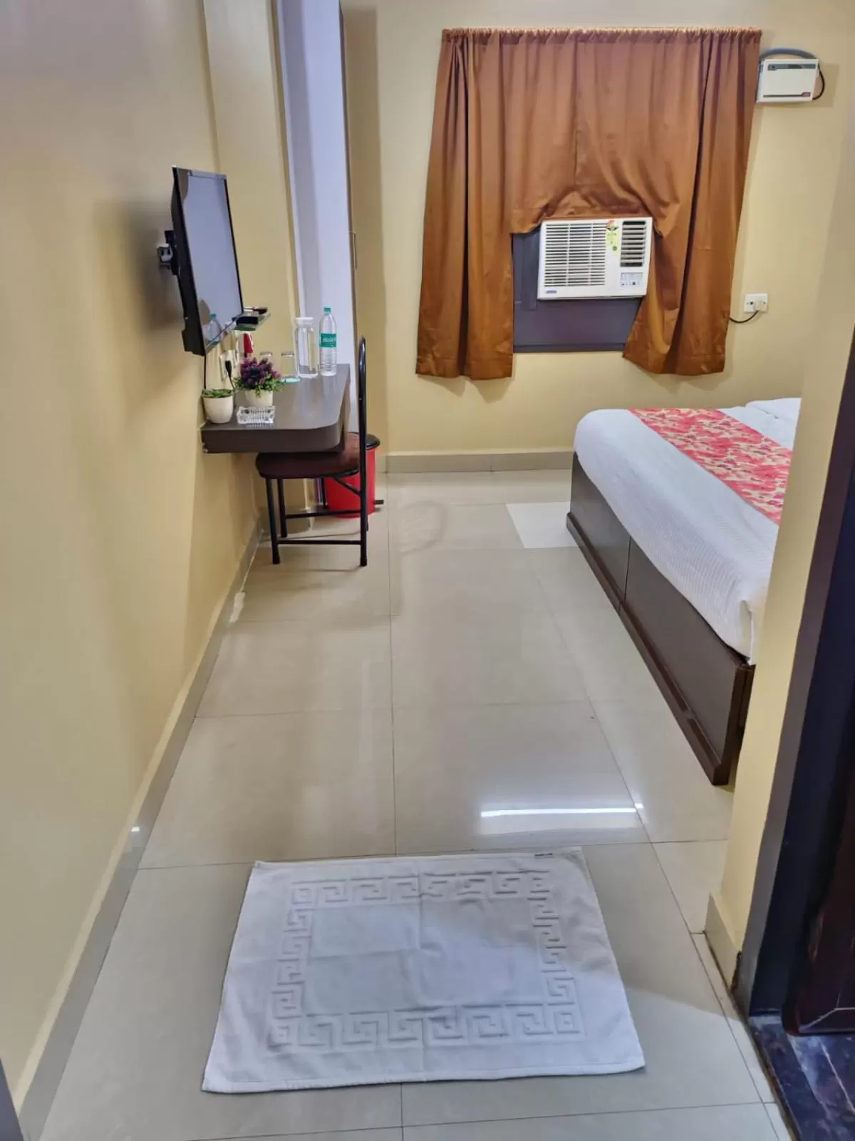 Bed in BHIMAS INN -Puratchi Thalaivar Dr M G Ramachandran Central Railway Station Chennai