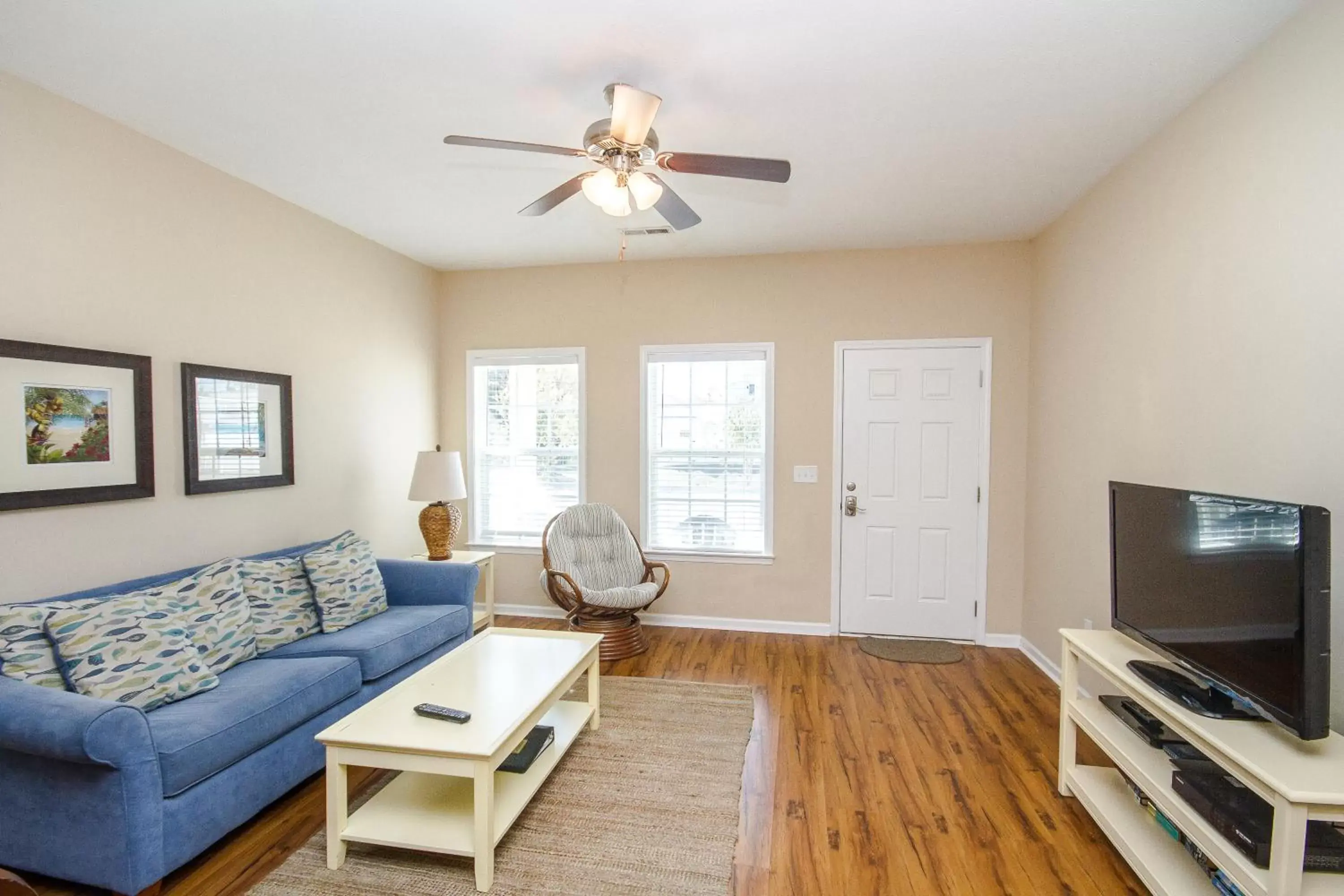 Living room, Seating Area in Beach Vacation Condos South