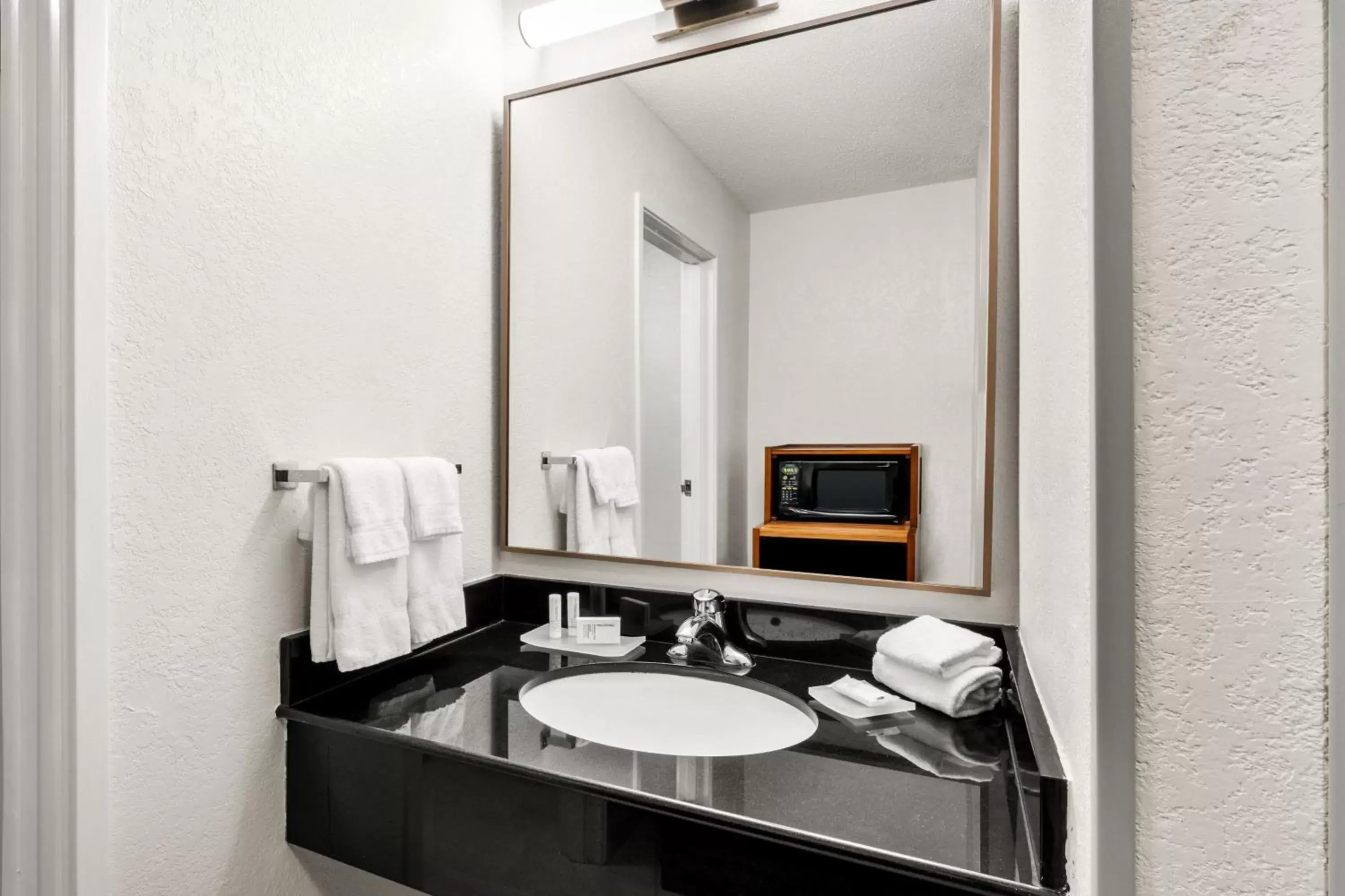 Photo of the whole room, Bathroom in Fairfield Inn & Suites by Marriott San Antonio Downtown/Market Square