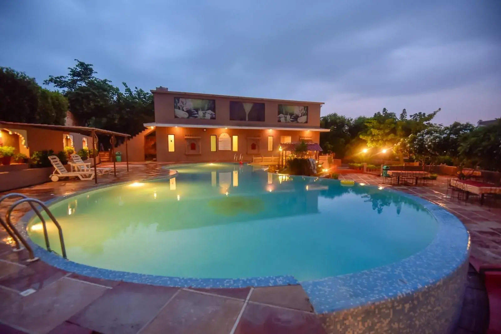 Swimming Pool in Araliayas Resort & Spa