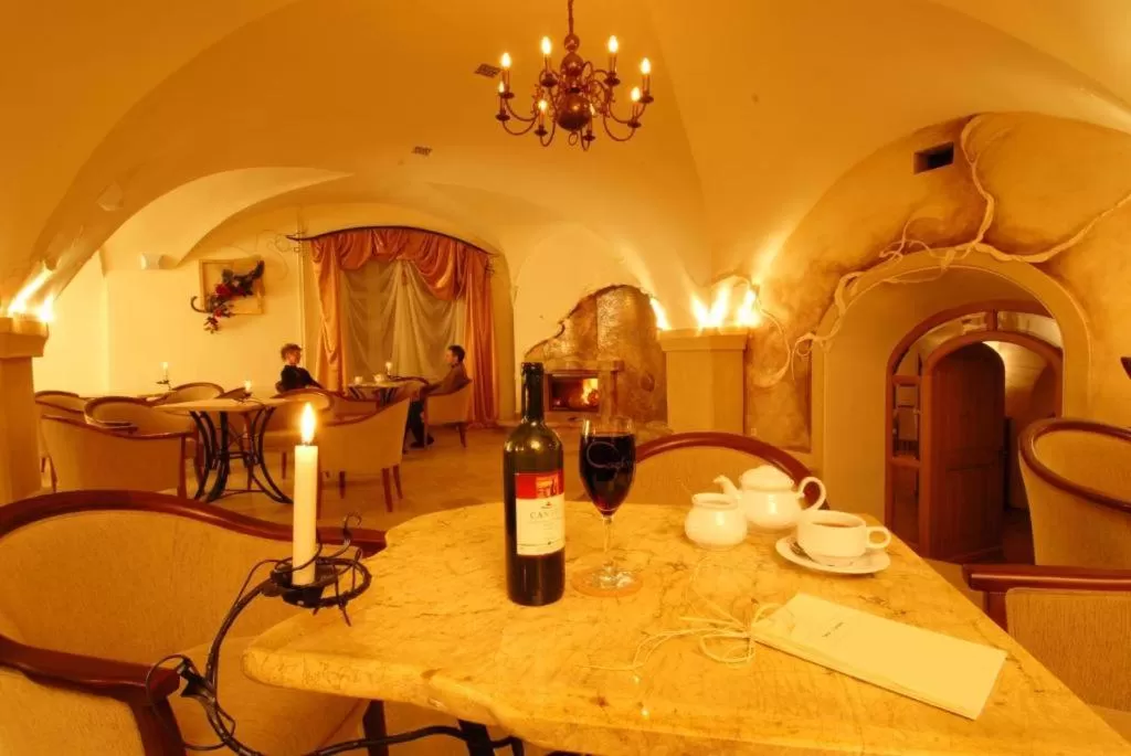 Restaurant/places to eat in Hotel Restauracja Caspar