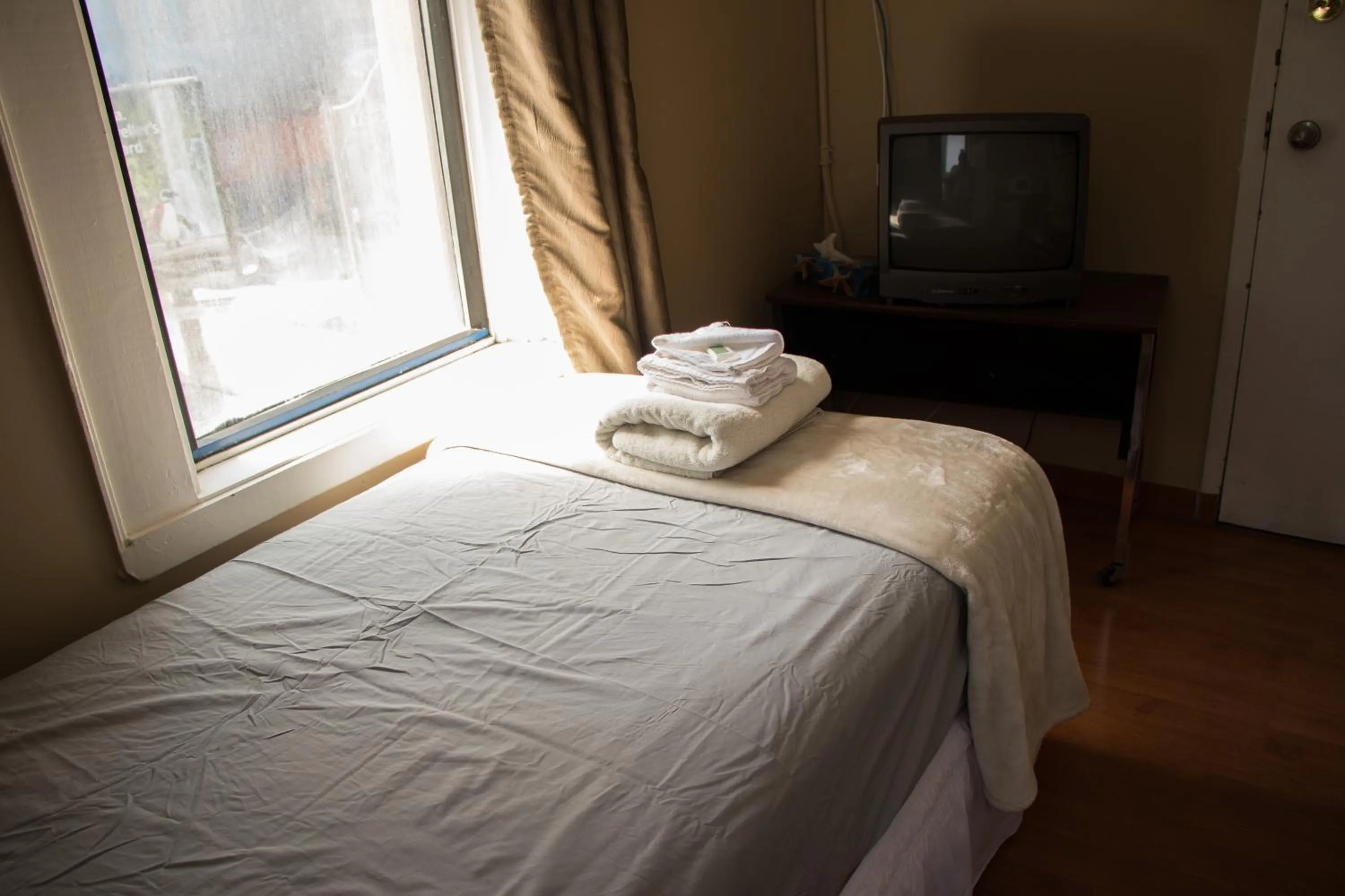 towels, Bed in Saint Lawrence Residences and Suites