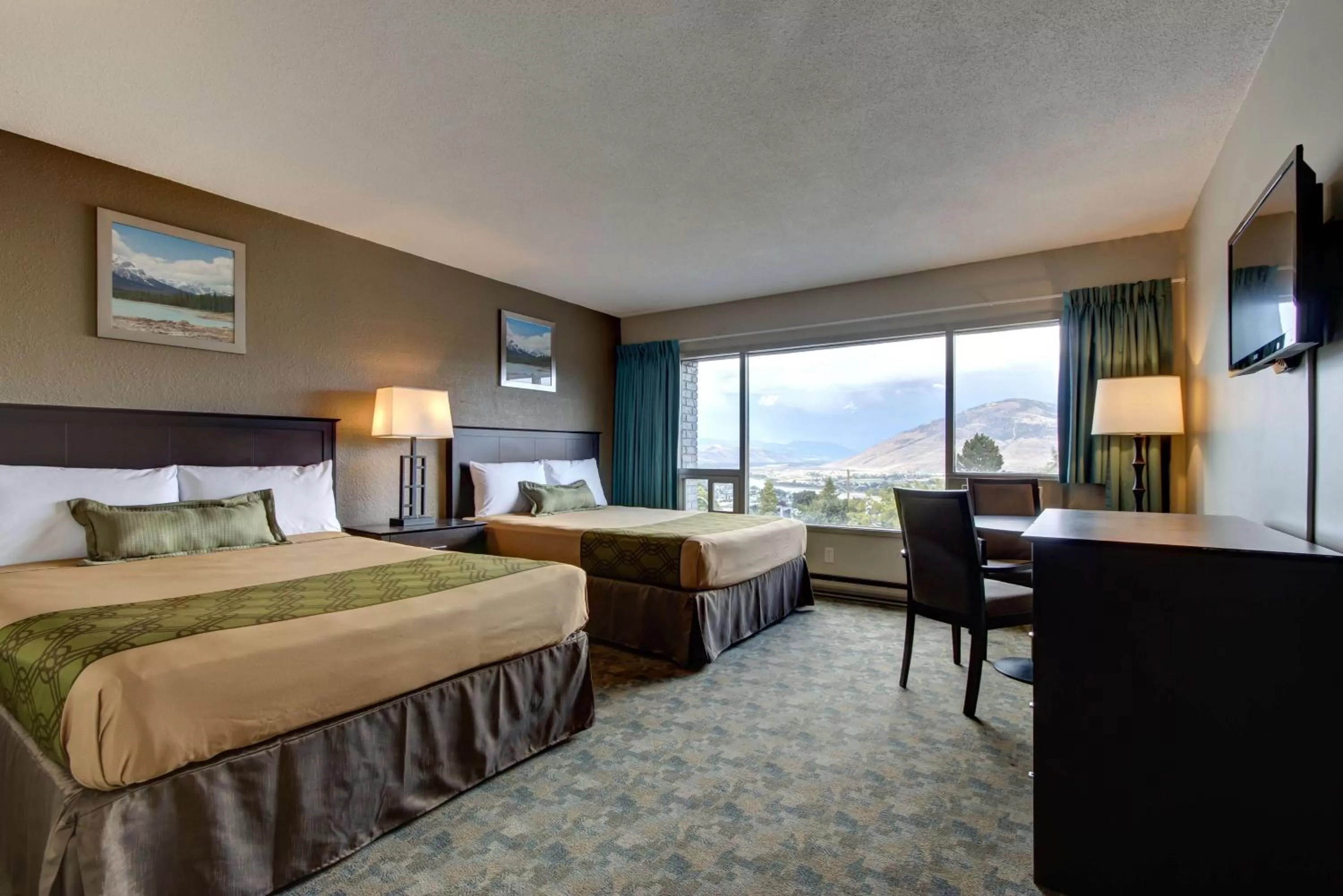 Photo of the whole room, Bed in Knights Inn Kamloops