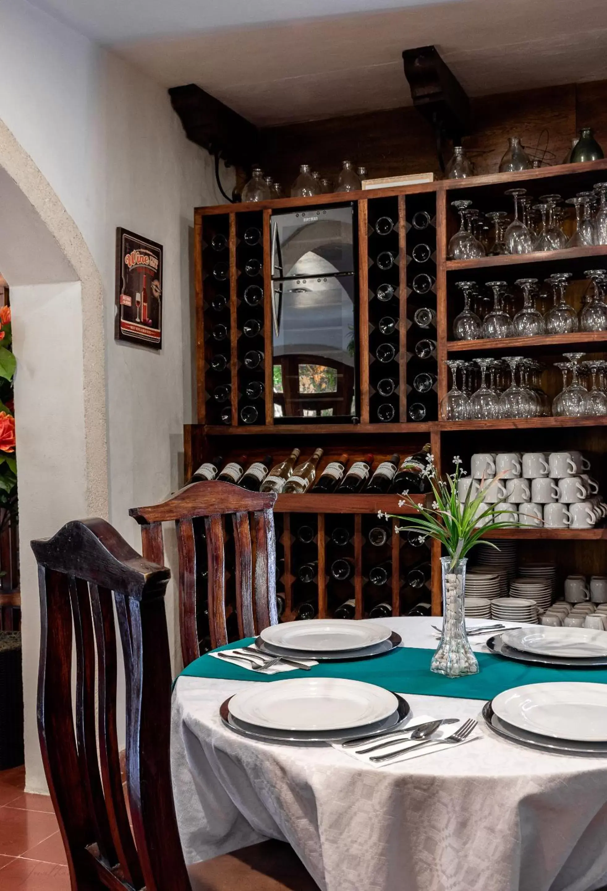 Restaurant/Places to Eat in El Zaguán Colonial by GuruHotel