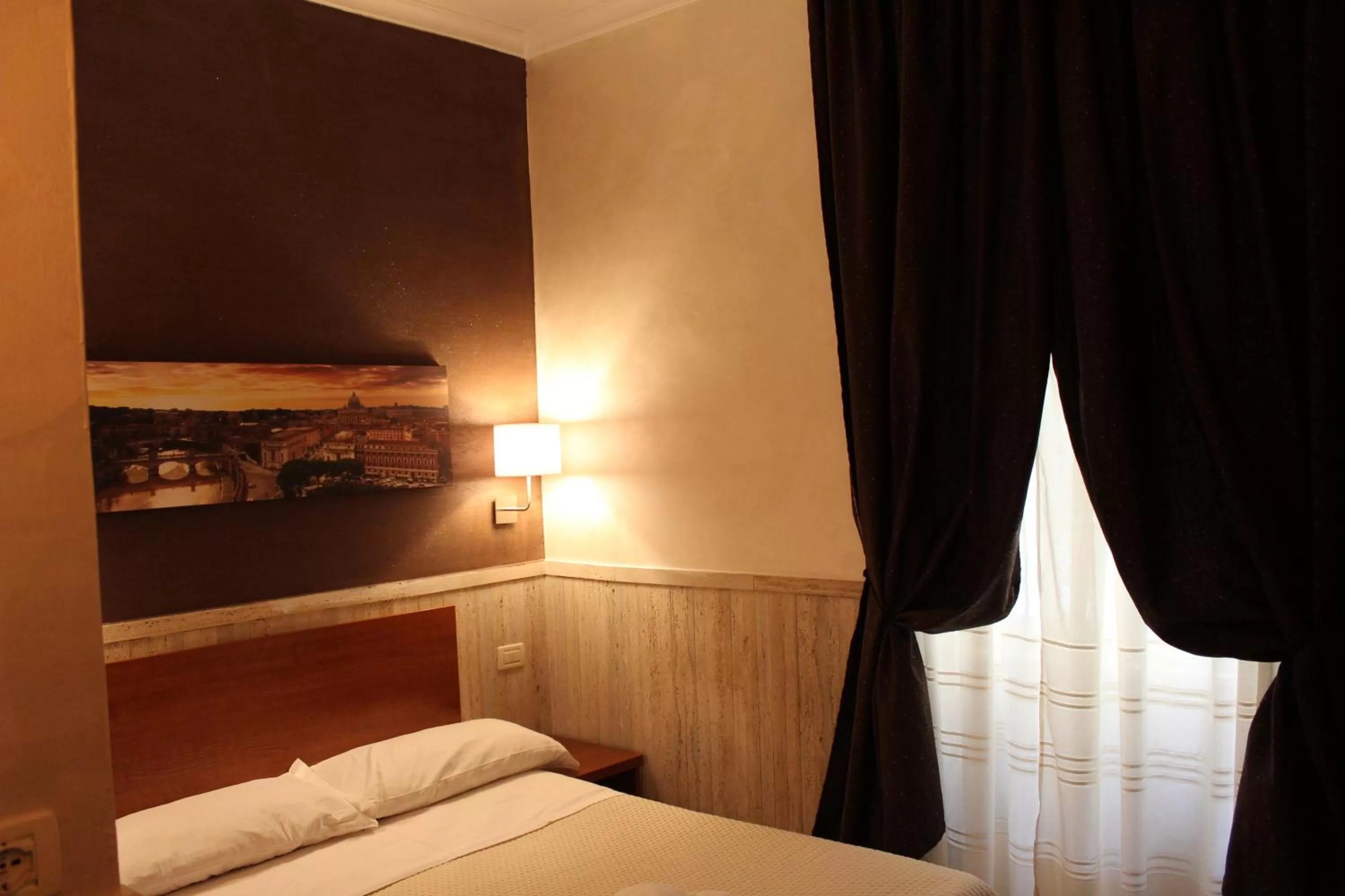 Photo of the whole room, Bed in Hotel Pyramid