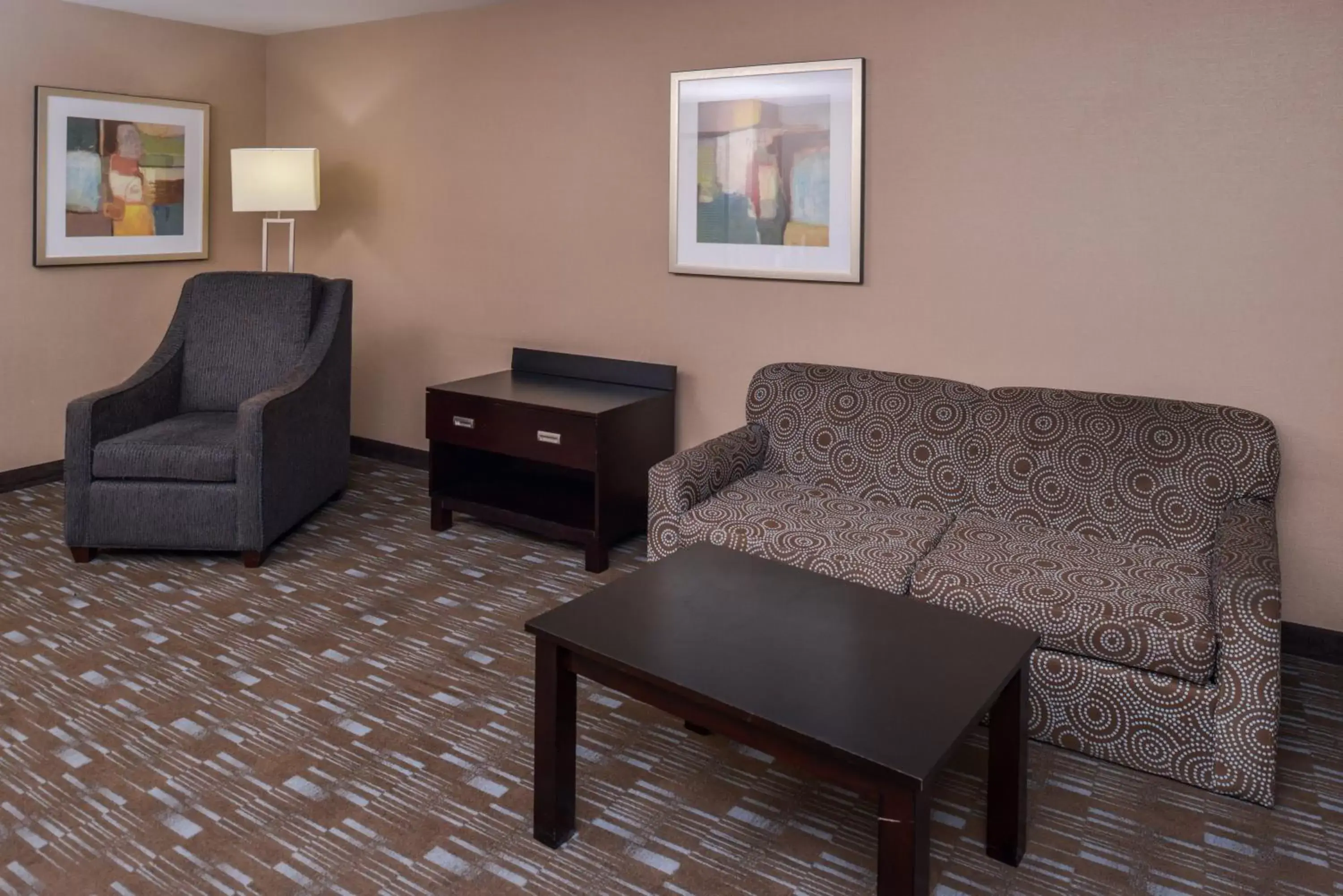 Photo of the whole room, Seating Area in Holiday Inn Ontario Airport - California, an IHG Hotel