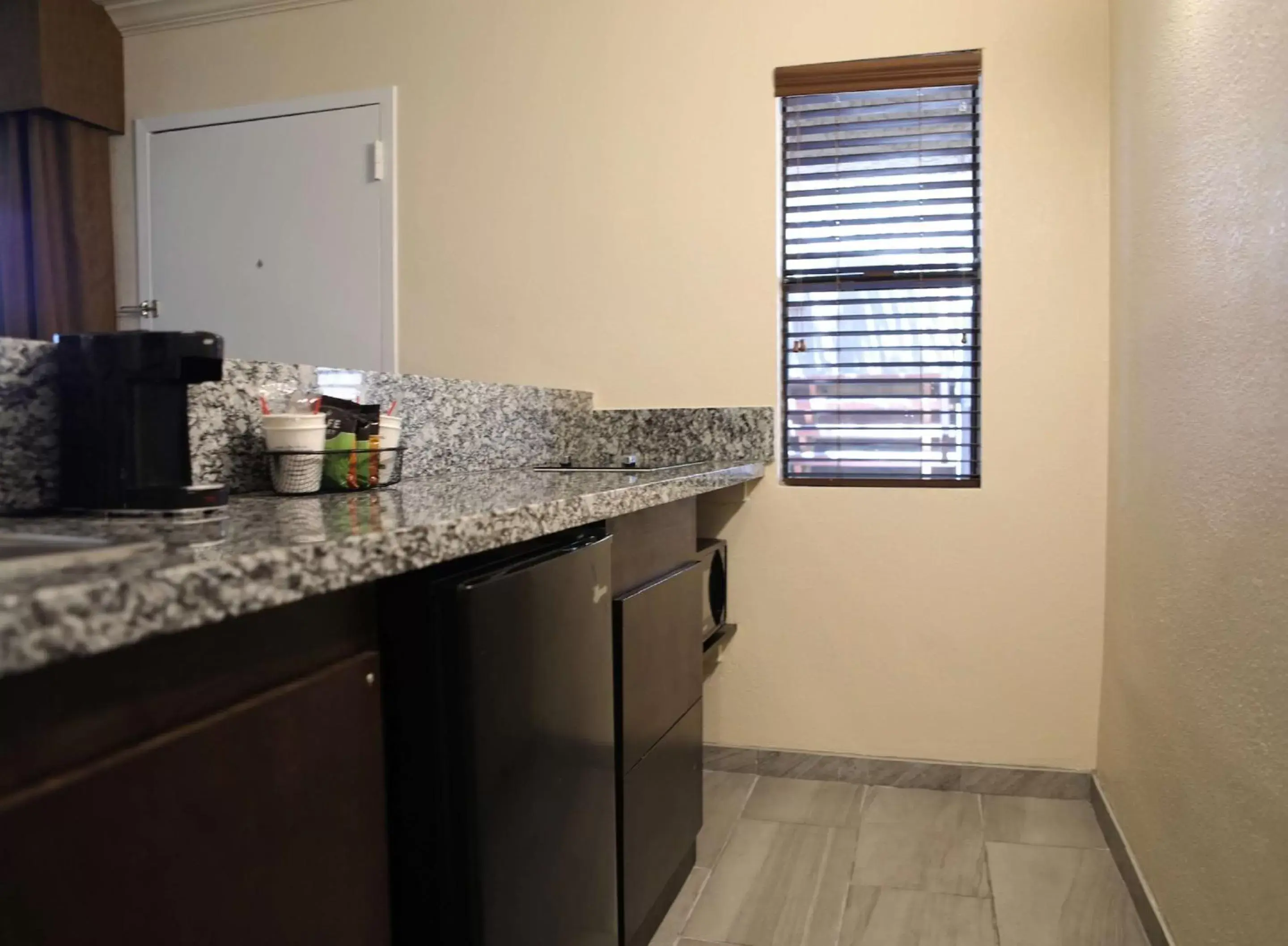 Bedroom, Kitchen/Kitchenette in Best Western InnSuites Tucson Foothills Hotel & Suites