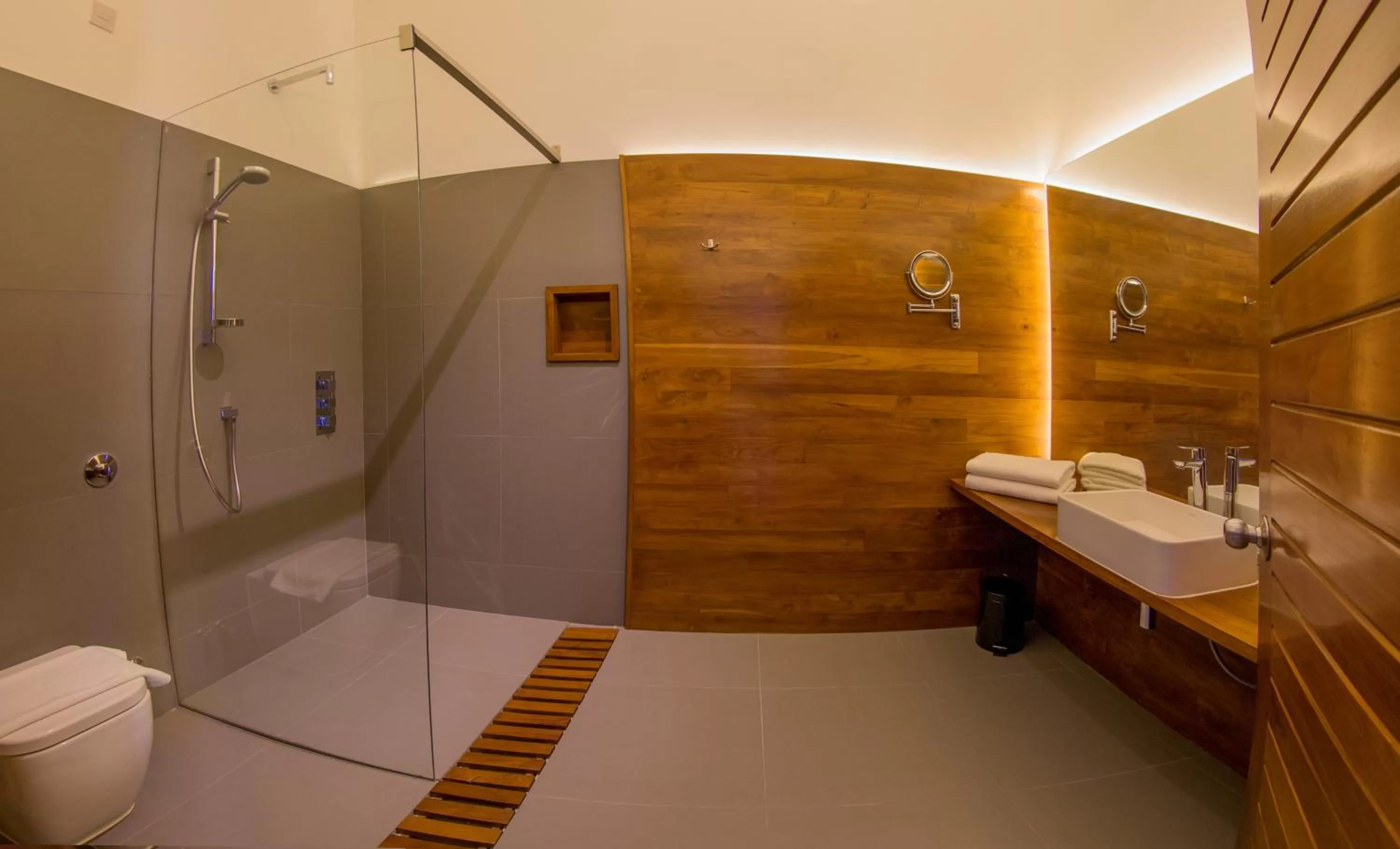 Shower in W15 Weligama