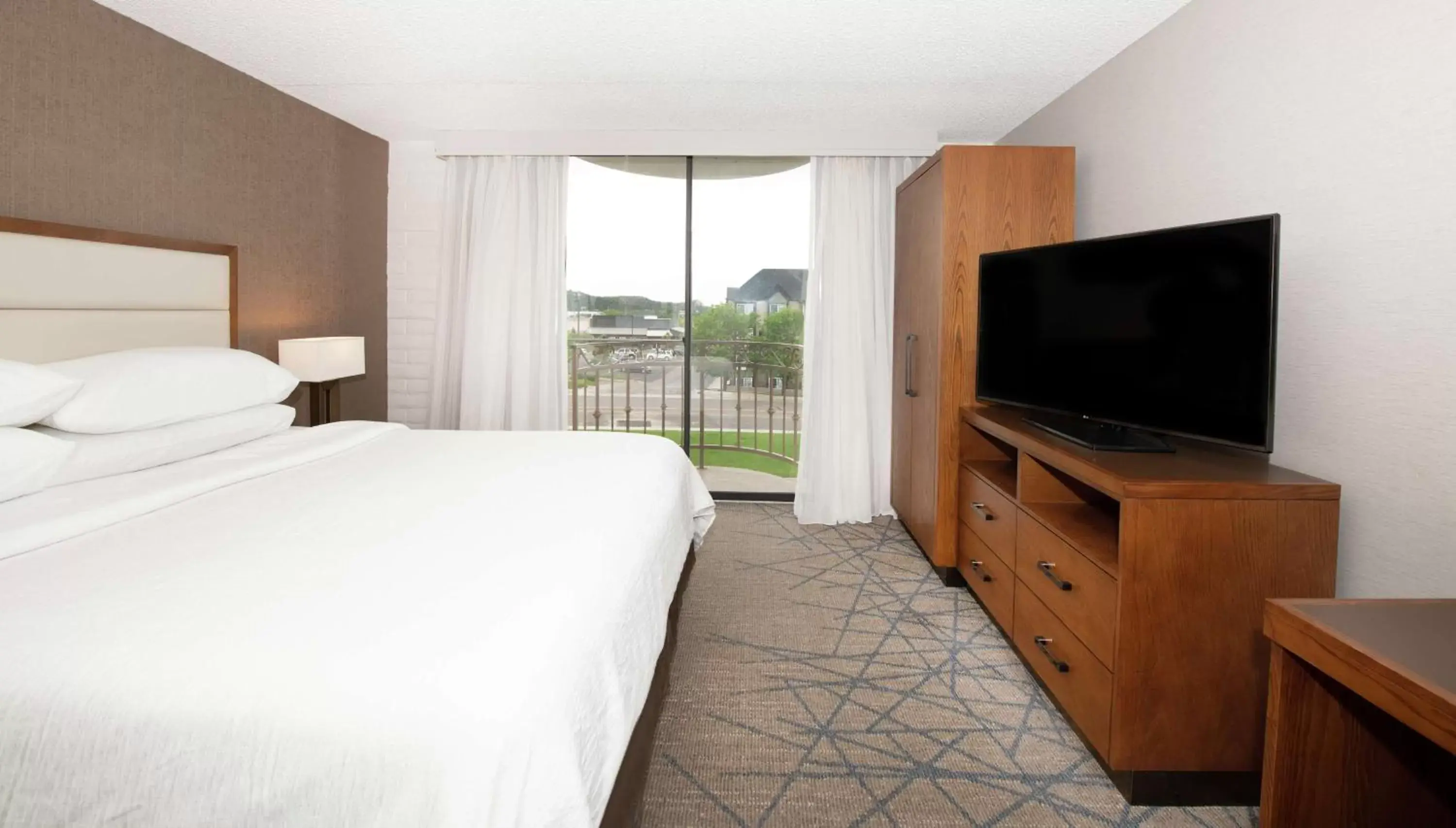 Bedroom, TV/Entertainment Center in Embassy Suites by Hilton Colorado Springs