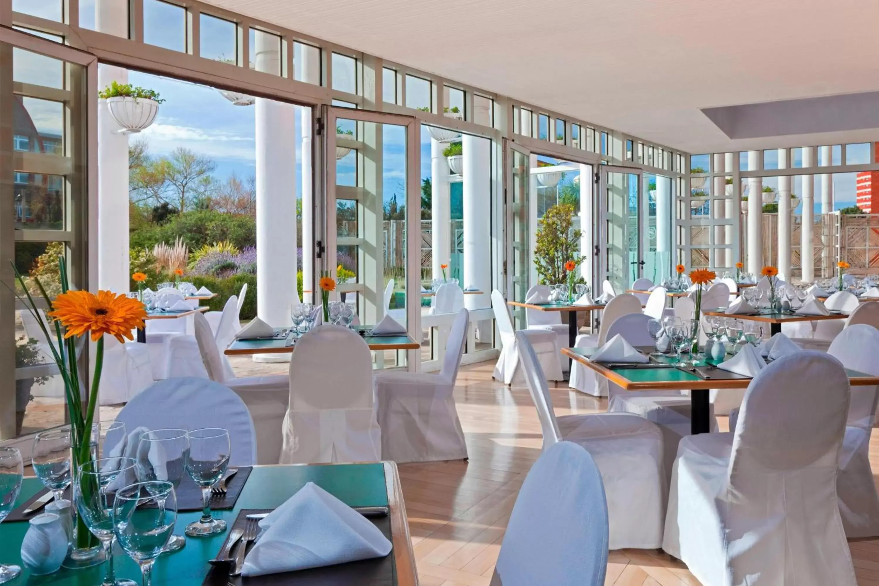 Restaurant/places to eat, Banquet Facilities in Sheraton Mar Del Plata Hotel