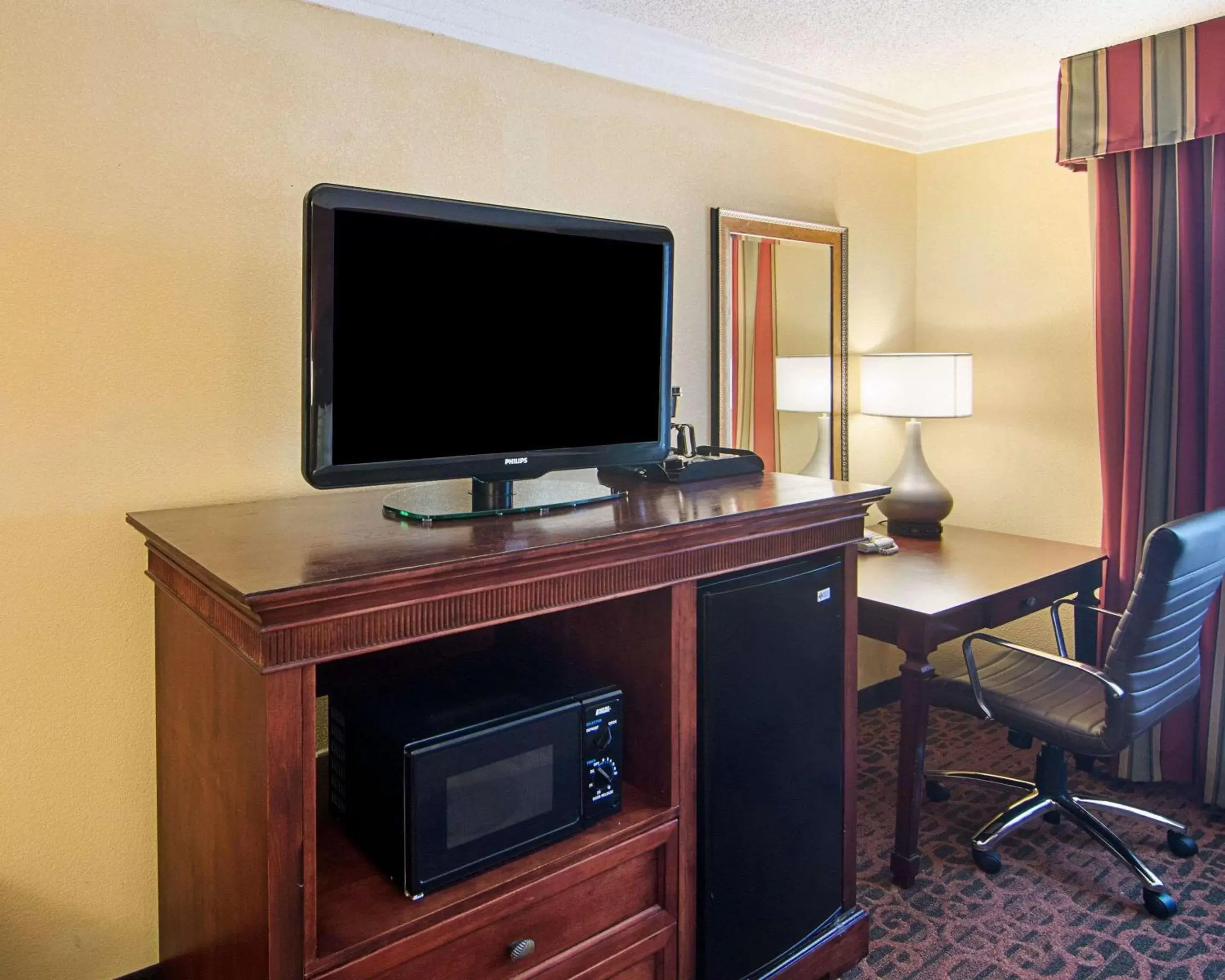 TV and multimedia, TV/Entertainment Center in Comfort Inn & Suites Houston West-Katy